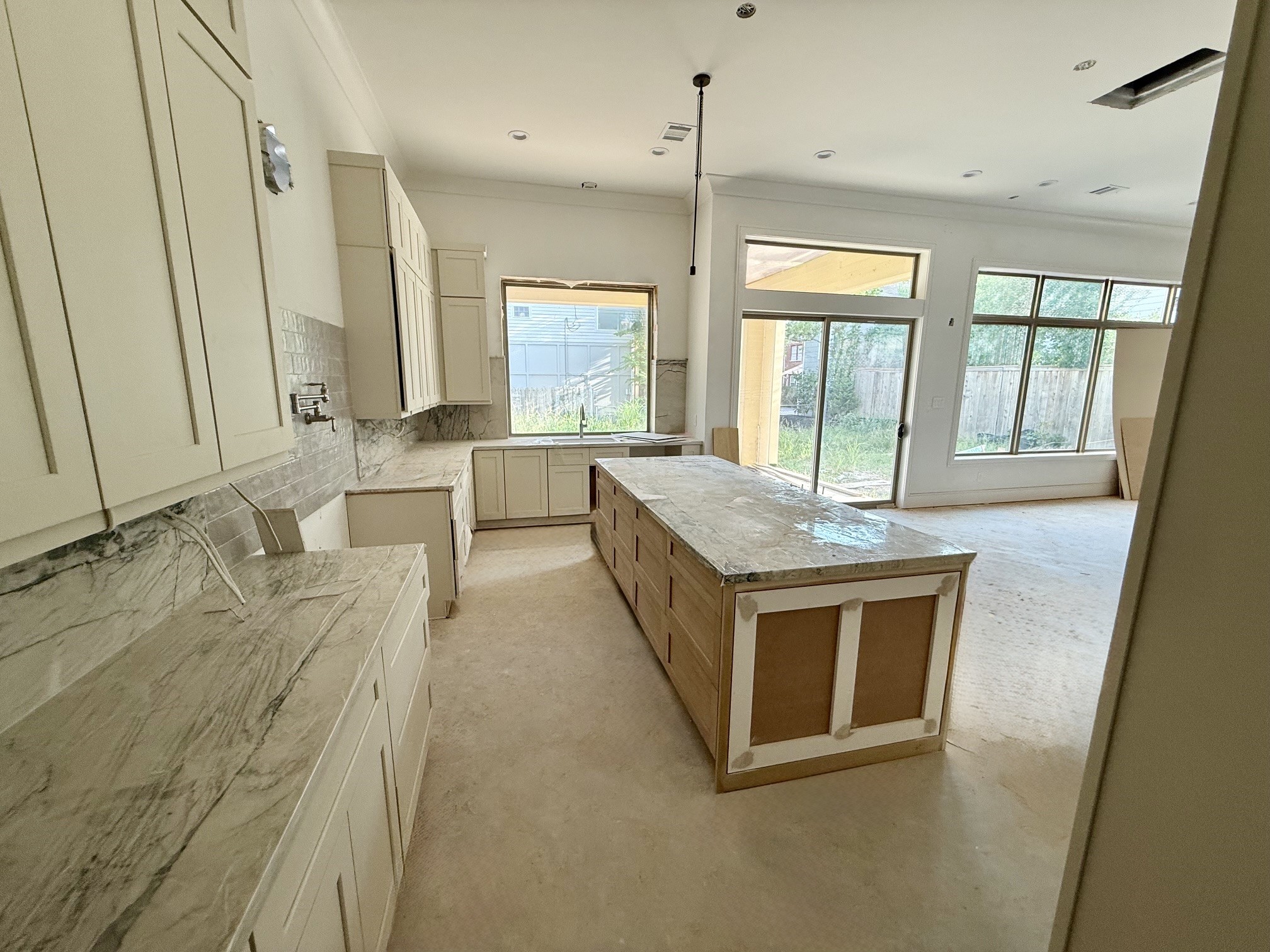 2122 North Boulevard Property Photo 7