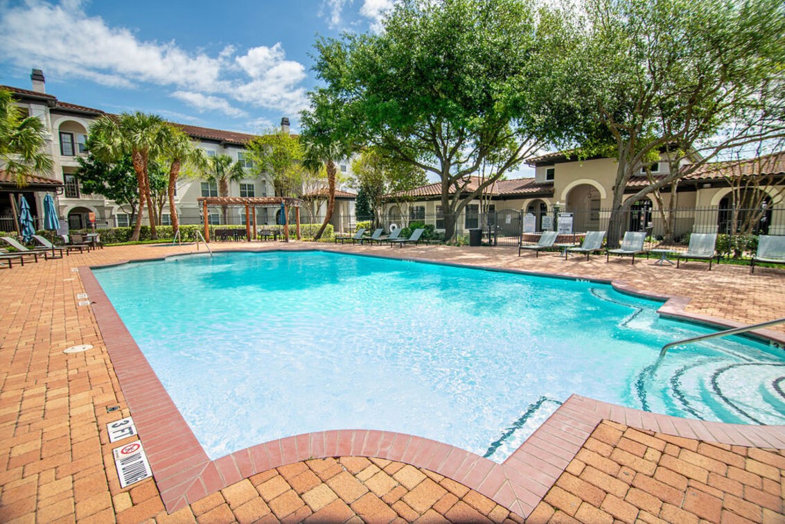 2840 Shadowbriar Drive B3 Property Photo 1