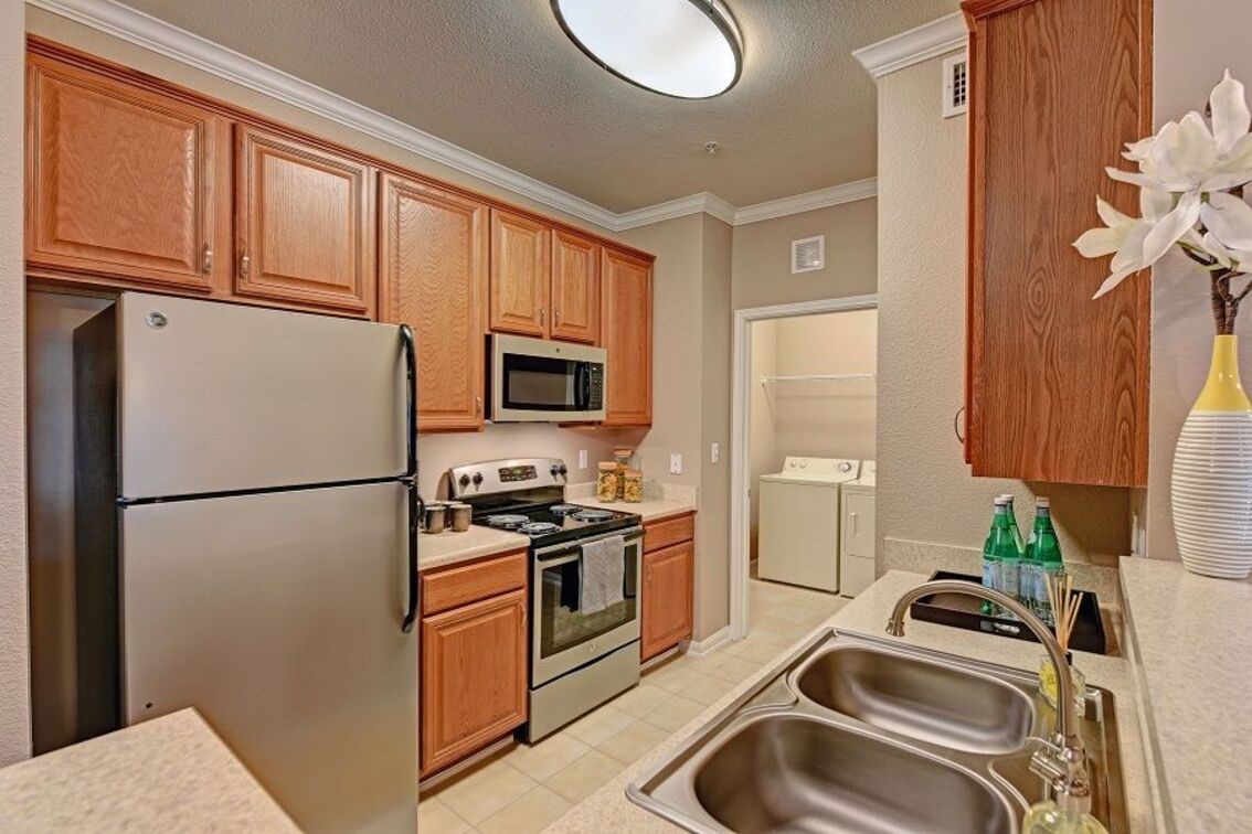 2840 Shadowbriar Drive B3 Property Photo 7