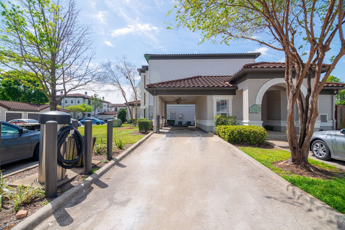 2840 Shadowbriar Drive B3 Property Photo 15
