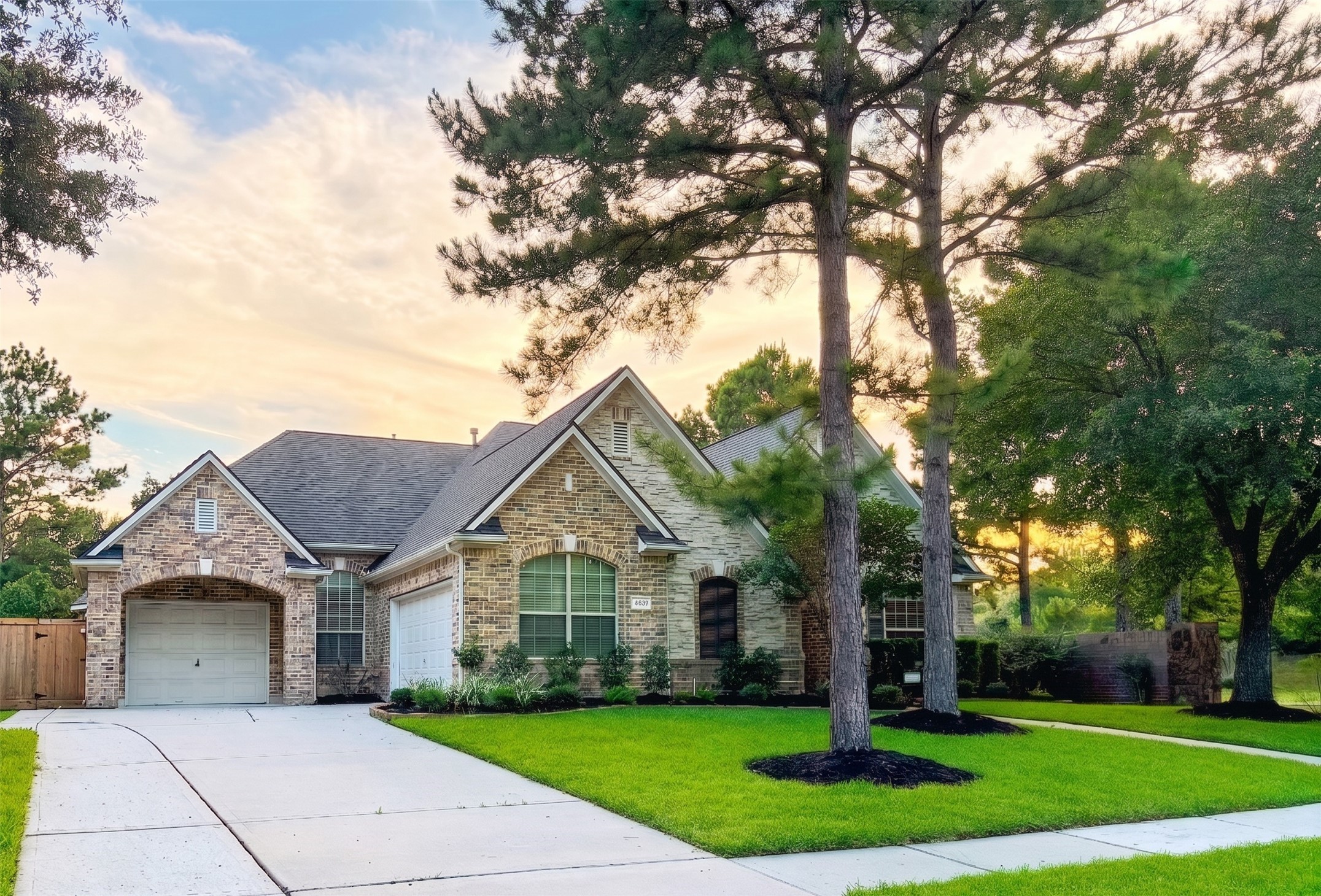 10327 Earlington Manor Drive Property Photo 1