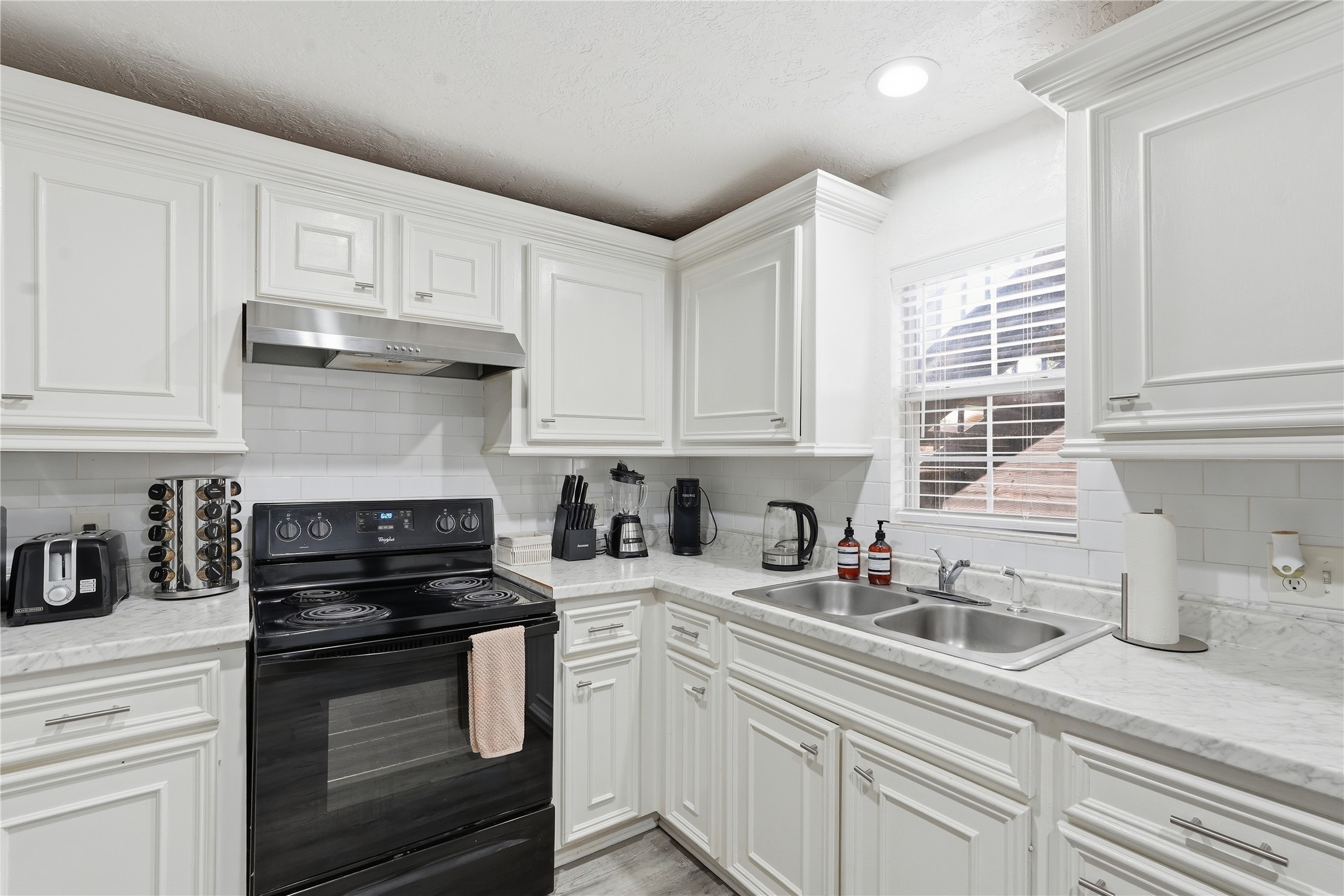 2620 Delafield Street C Property Photo 4