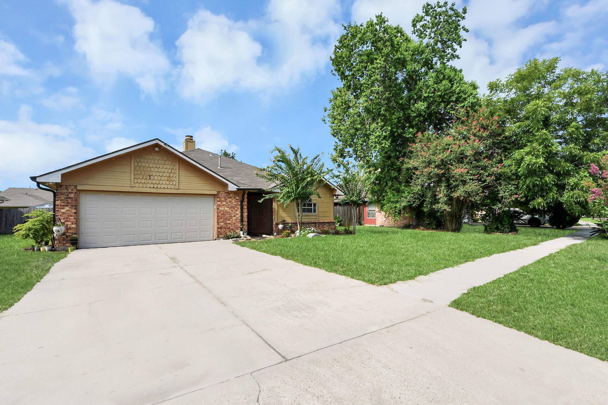 2455 Edgedale Drive Property Photo 4