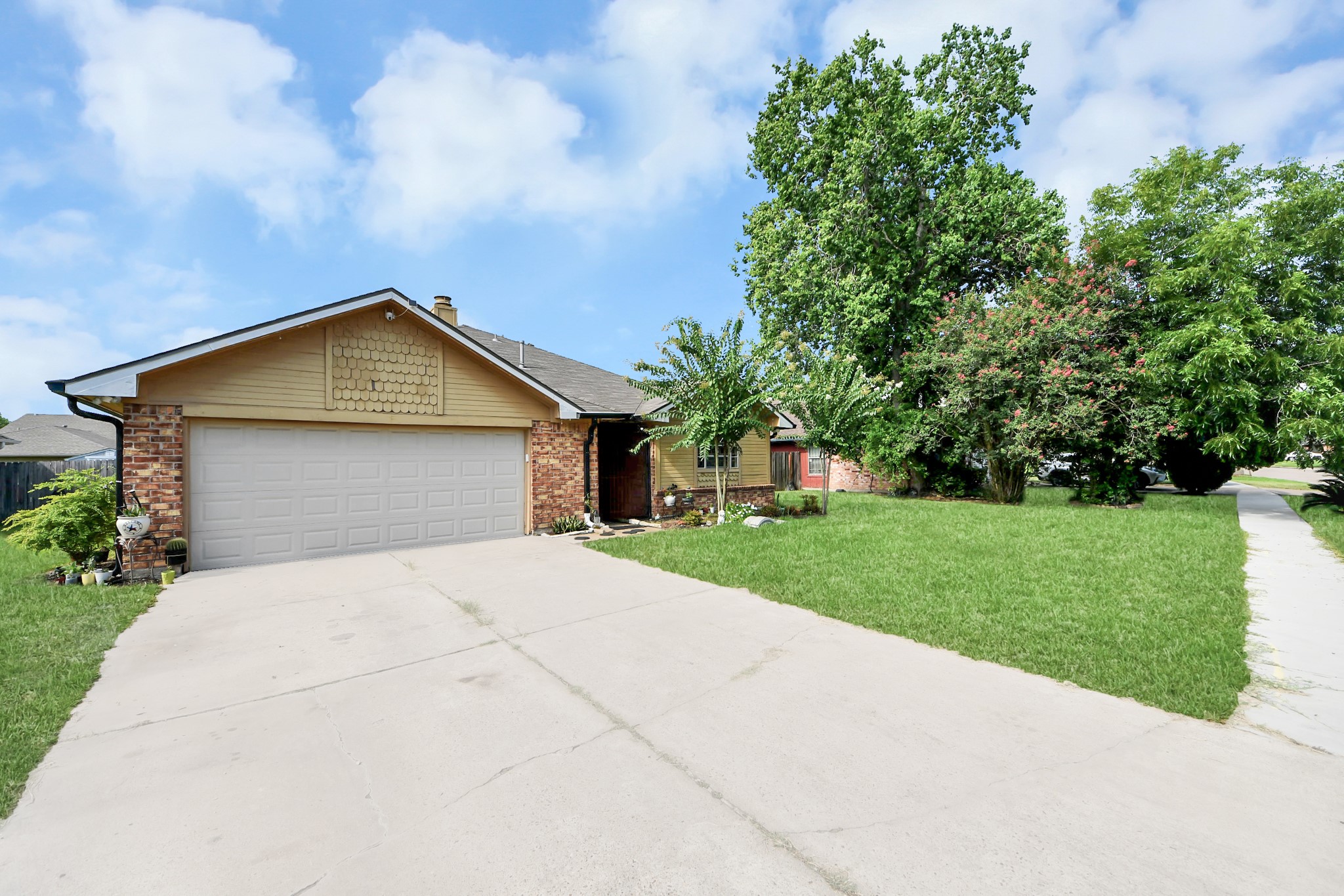 2455 Edgedale Drive Property Photo 8