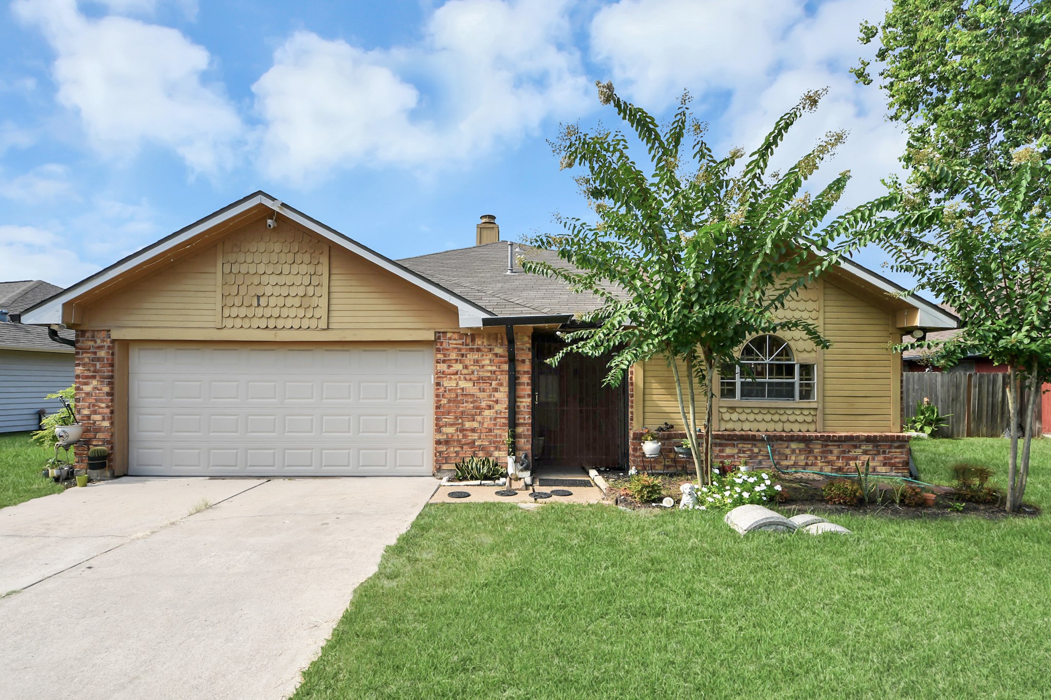 2455 Edgedale Drive Property Photo 9