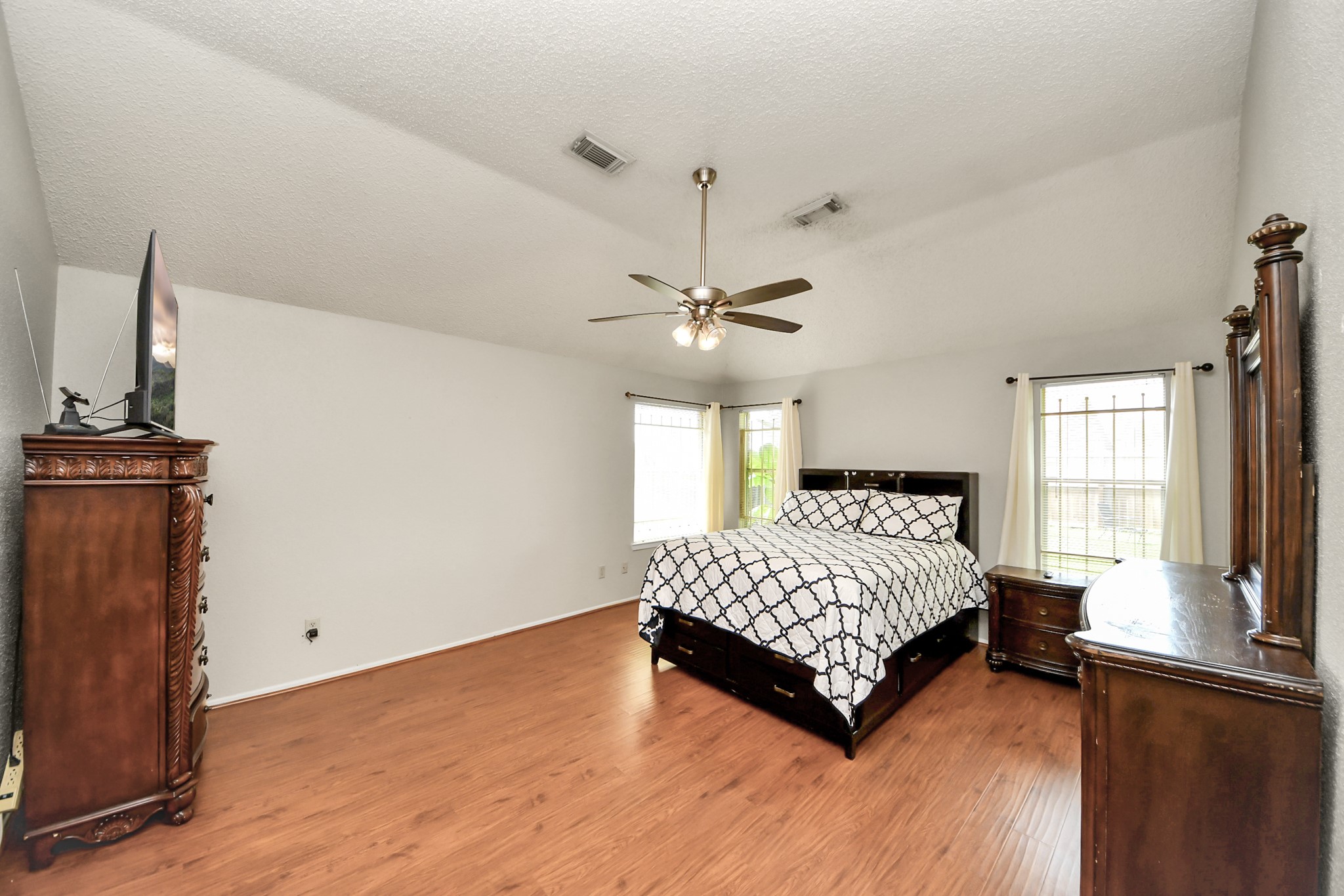 2455 Edgedale Drive Property Photo 25