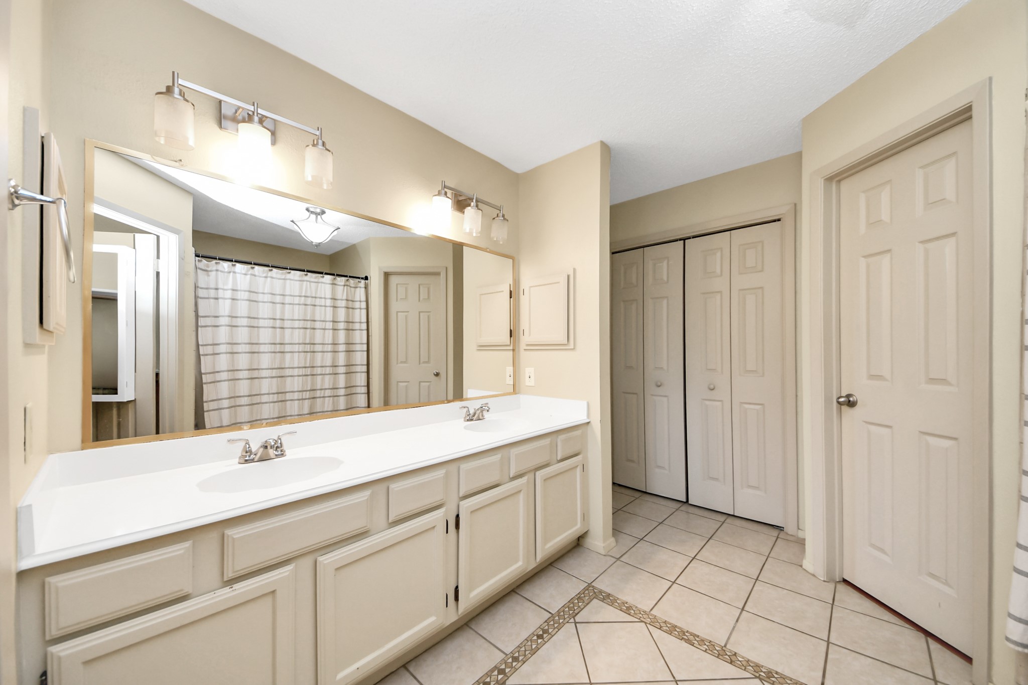 2455 Edgedale Drive Property Photo 32