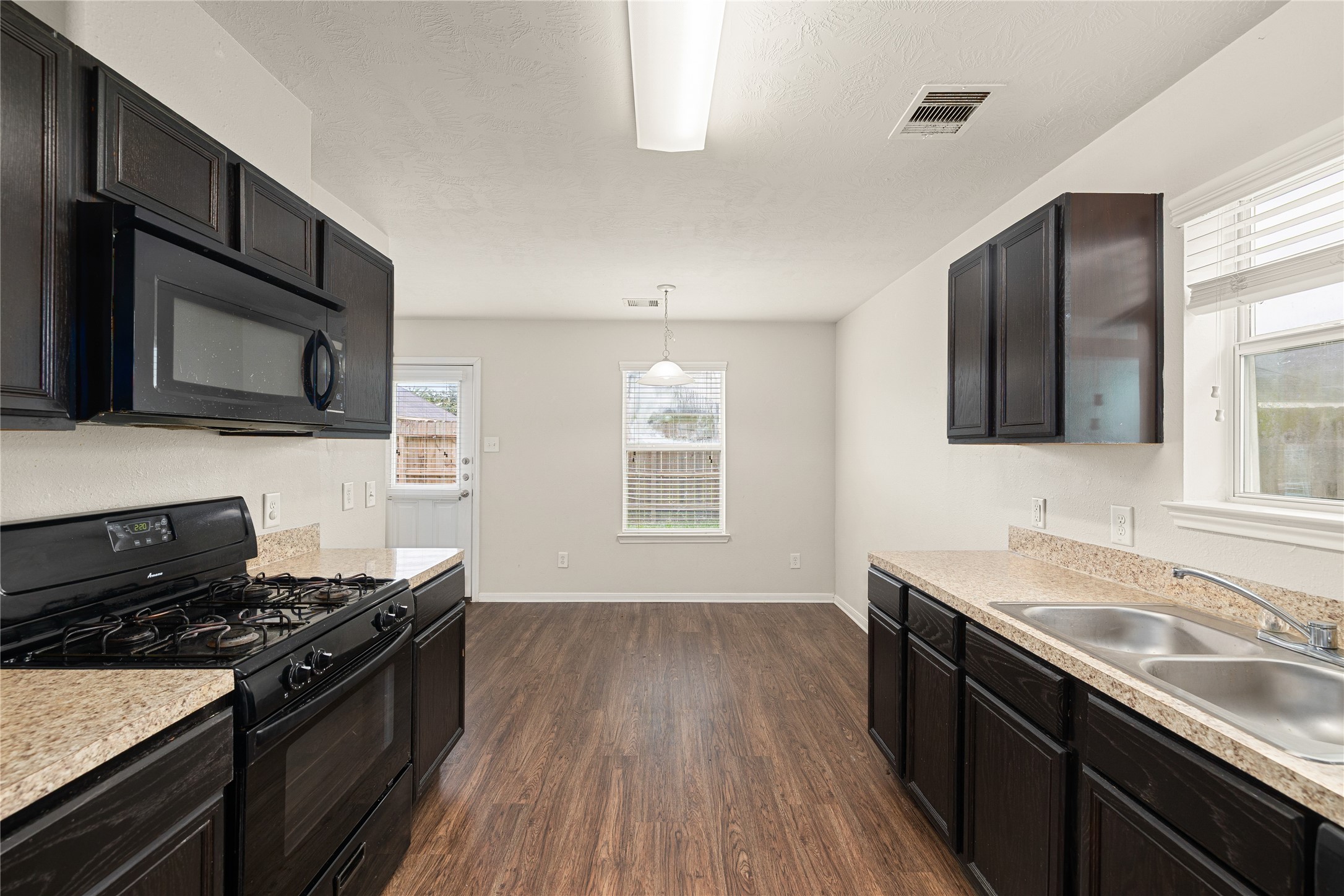 21415 Partha Way Property Photo 6