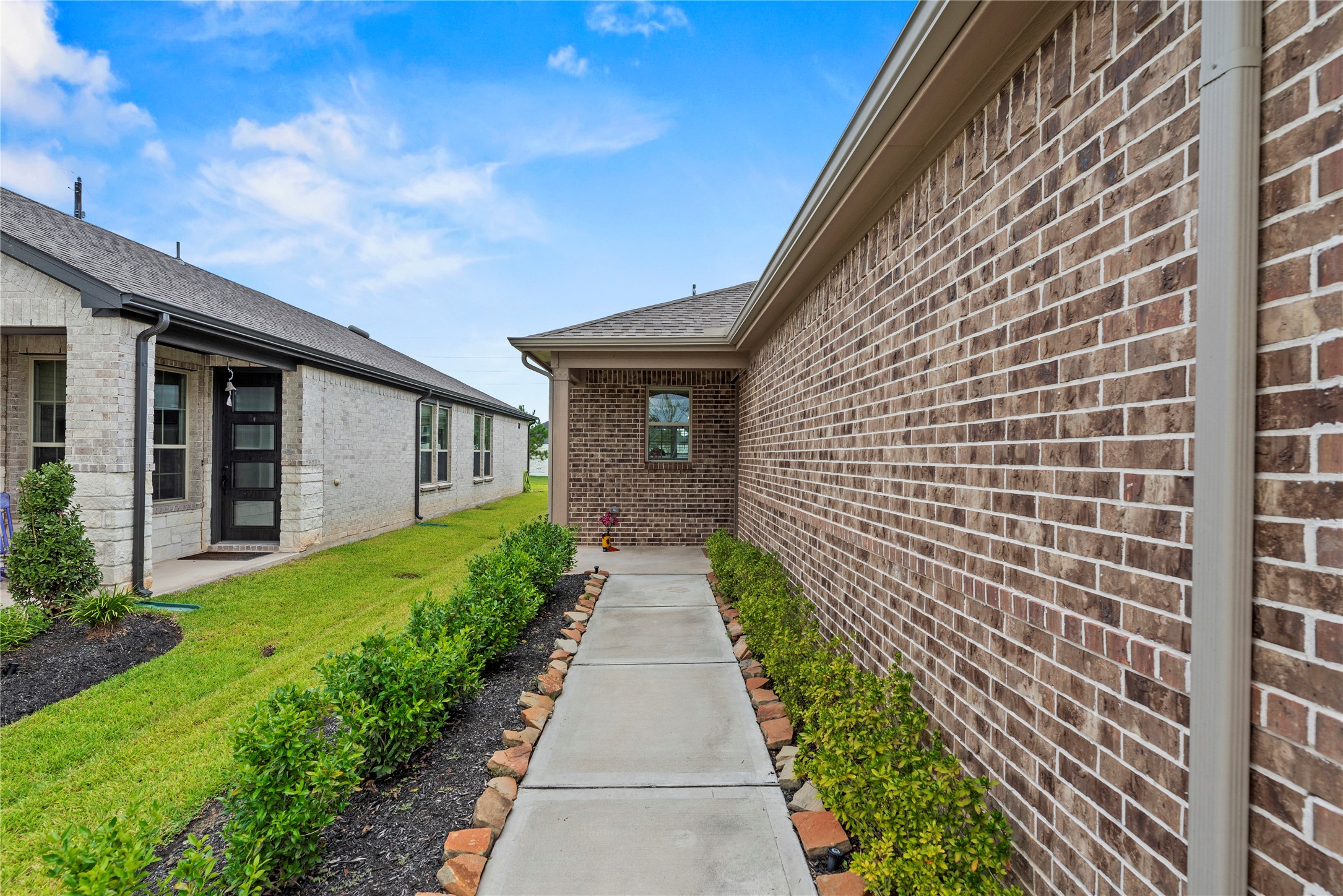7831 Rolling Stone Drive Property Photo 3
