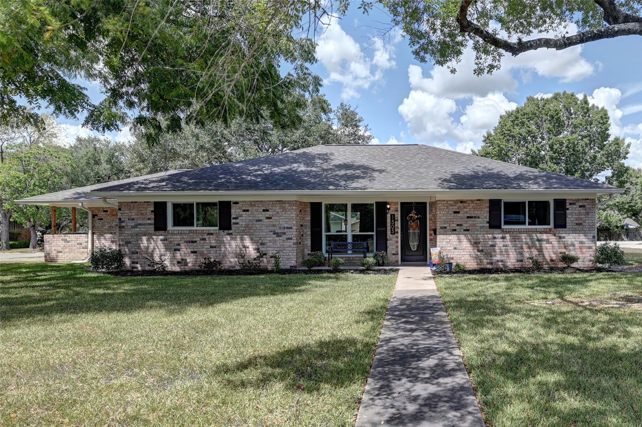 1505 Everitt Street Property Photo 1