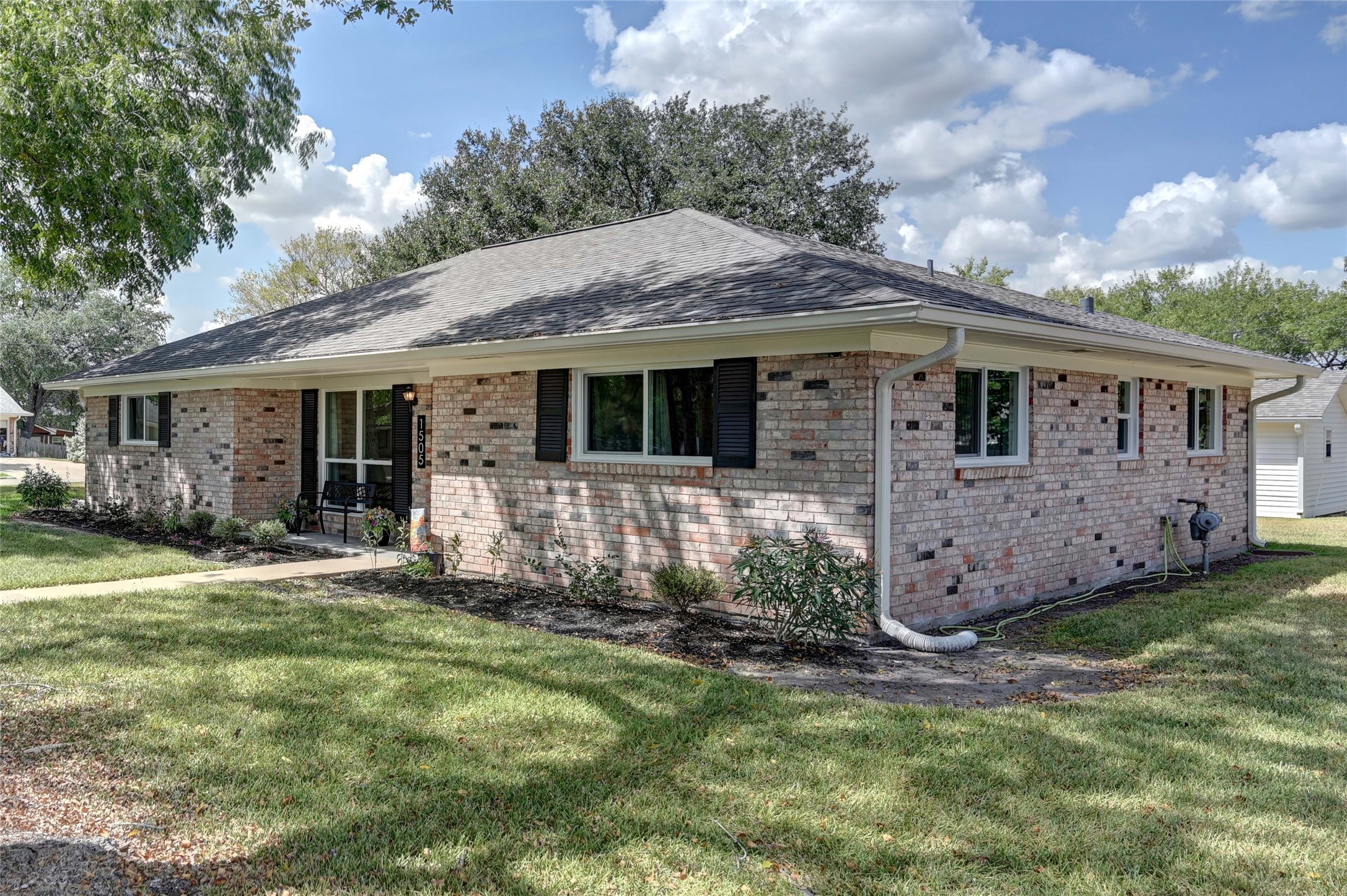 1505 Everitt Street Property Photo 2