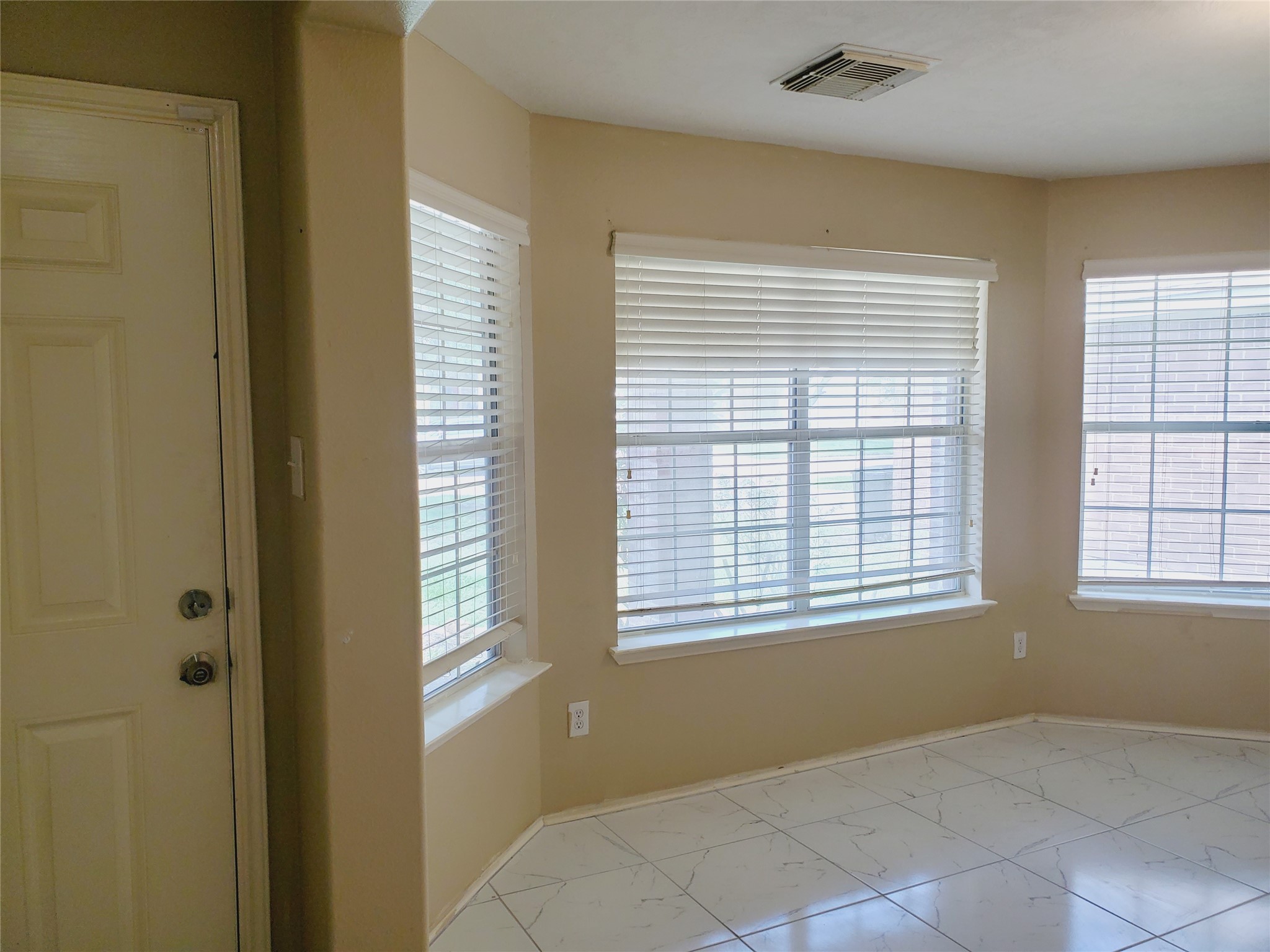 2659 Daryns Landing Drive Property Photo 4