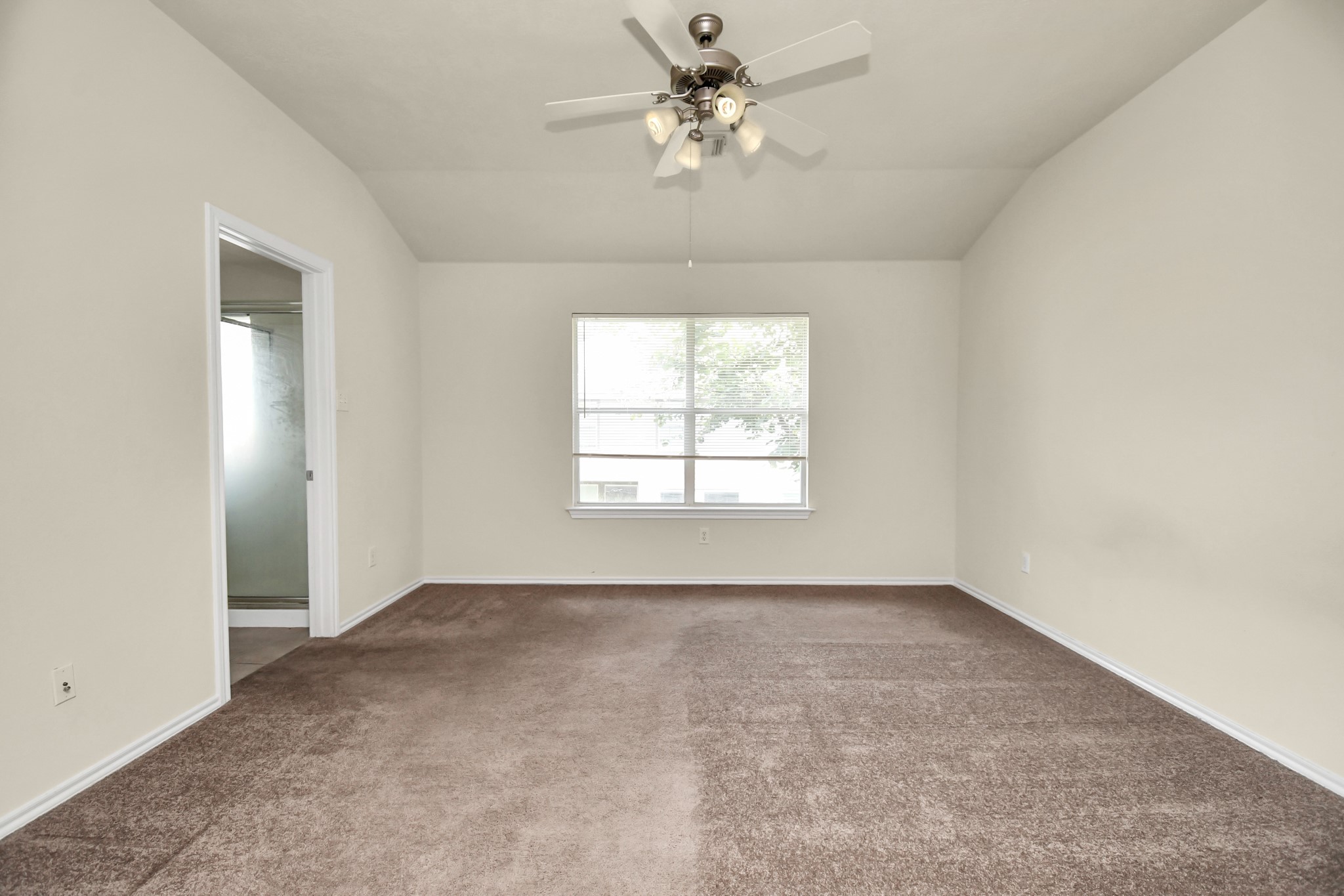 139 Benedict Canyon Loop Property Photo 4