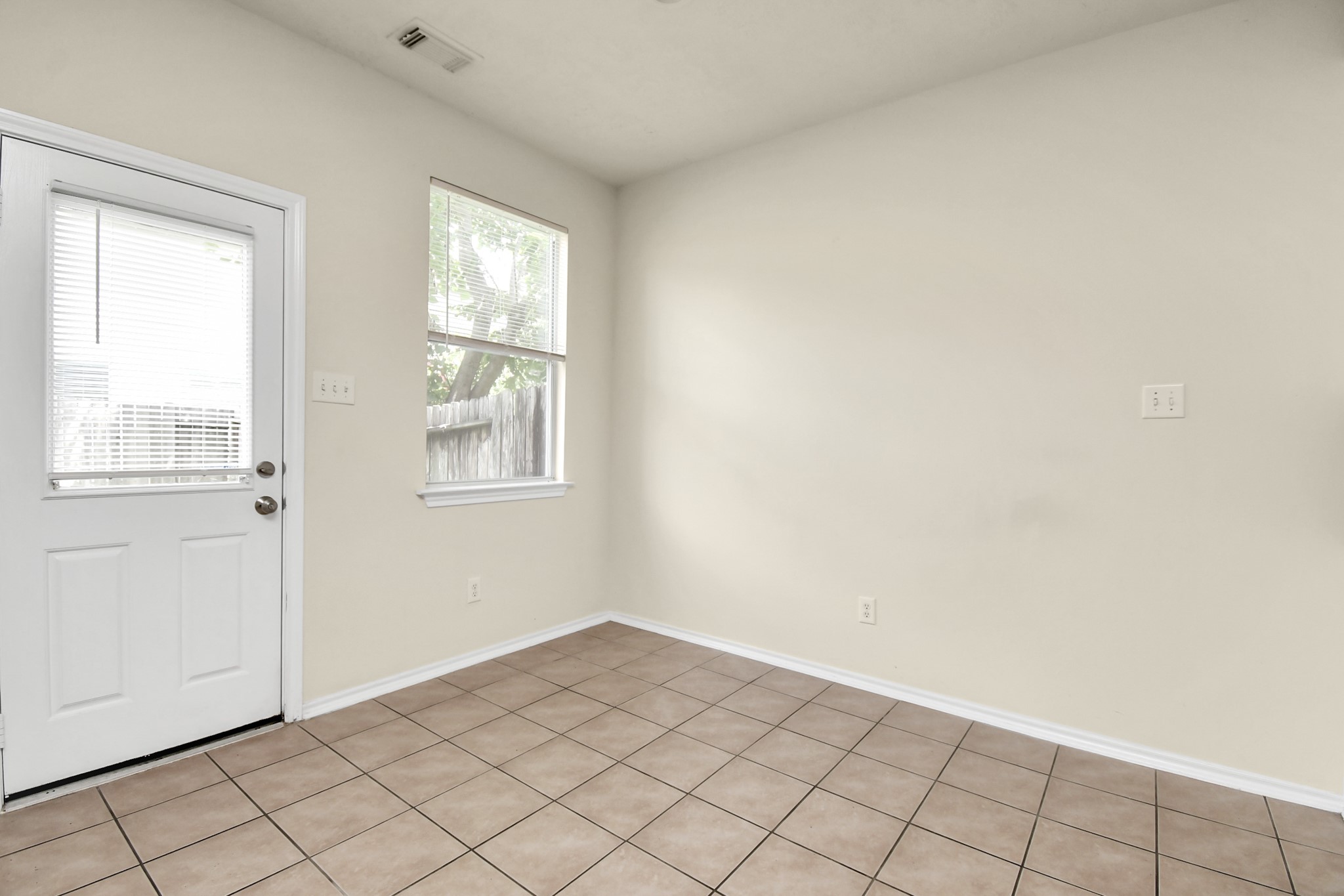 139 Benedict Canyon Loop Property Photo 10
