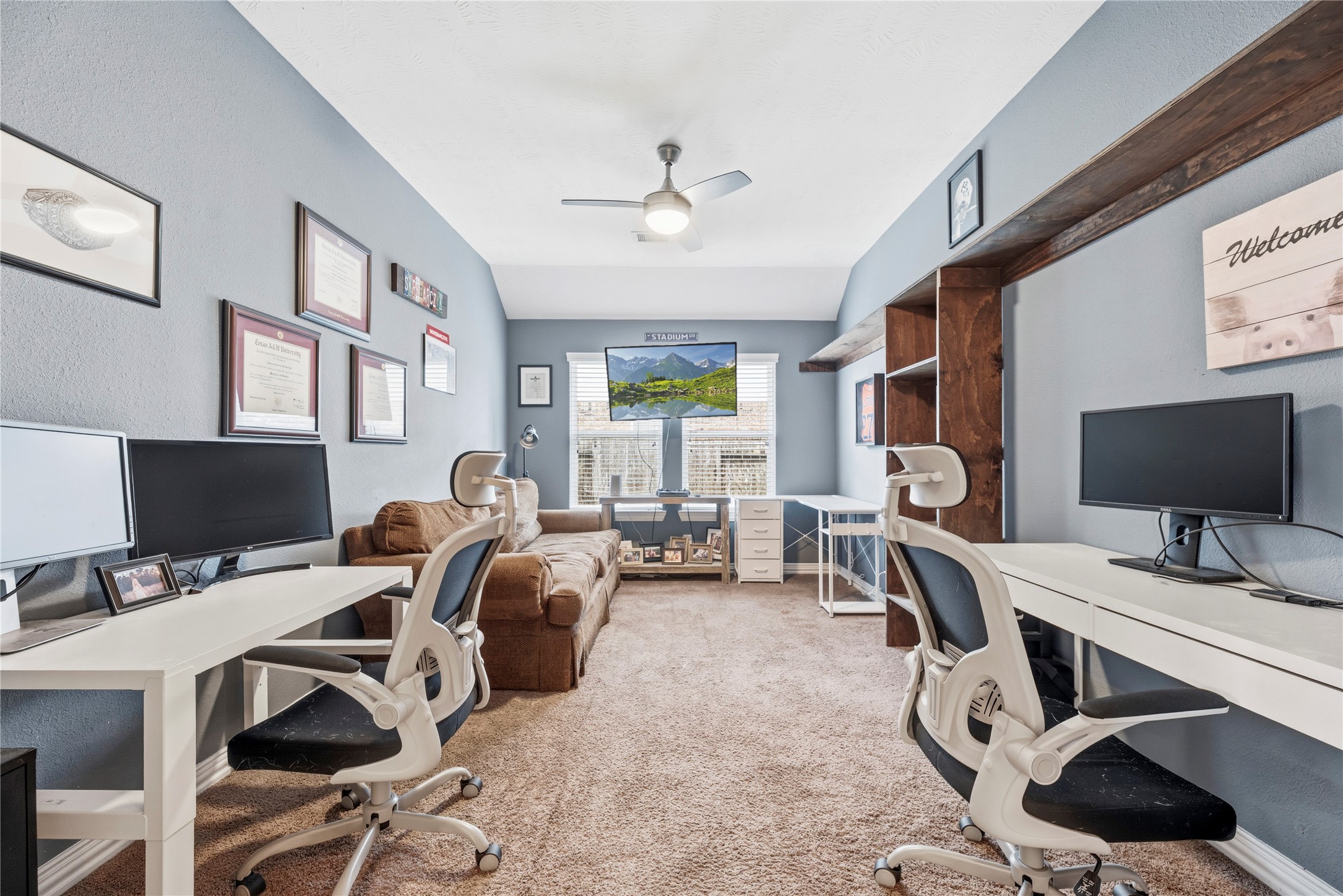 16014 Mark Crest Drive Property Photo 4