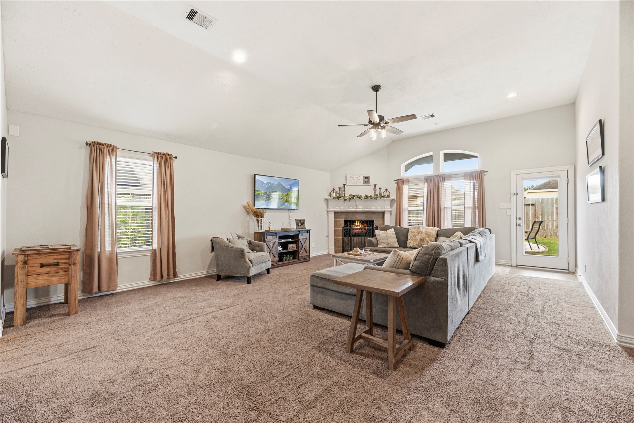 16014 Mark Crest Drive Property Photo 6