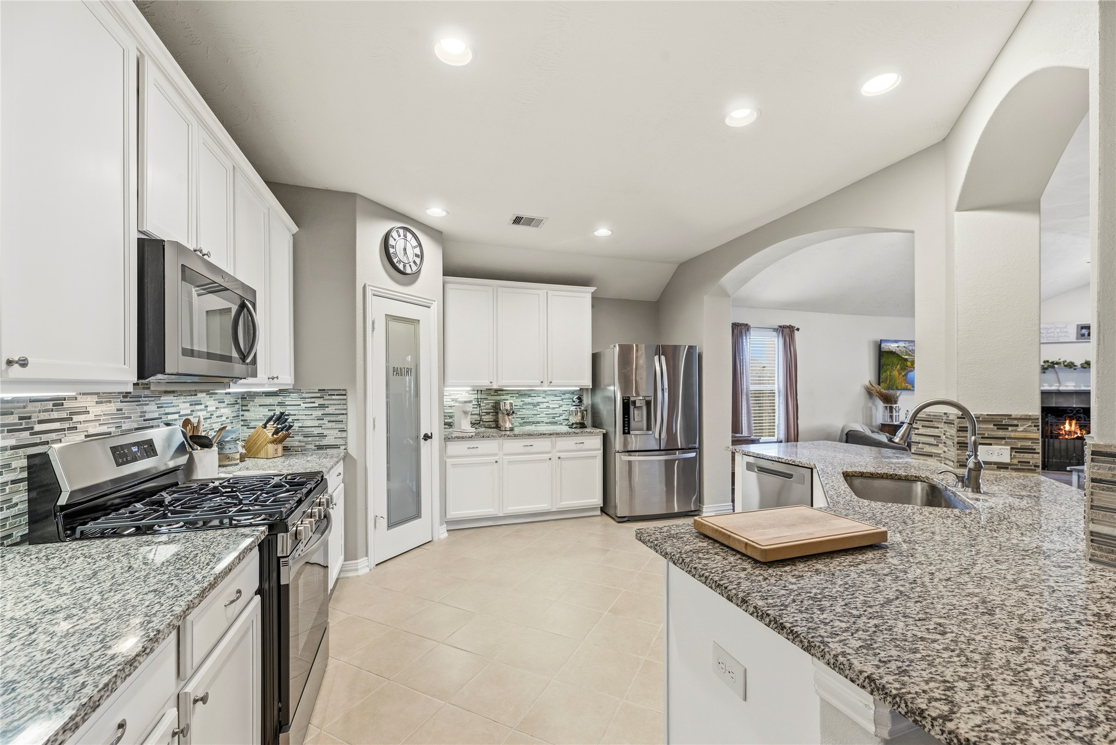 16014 Mark Crest Drive Property Photo 8