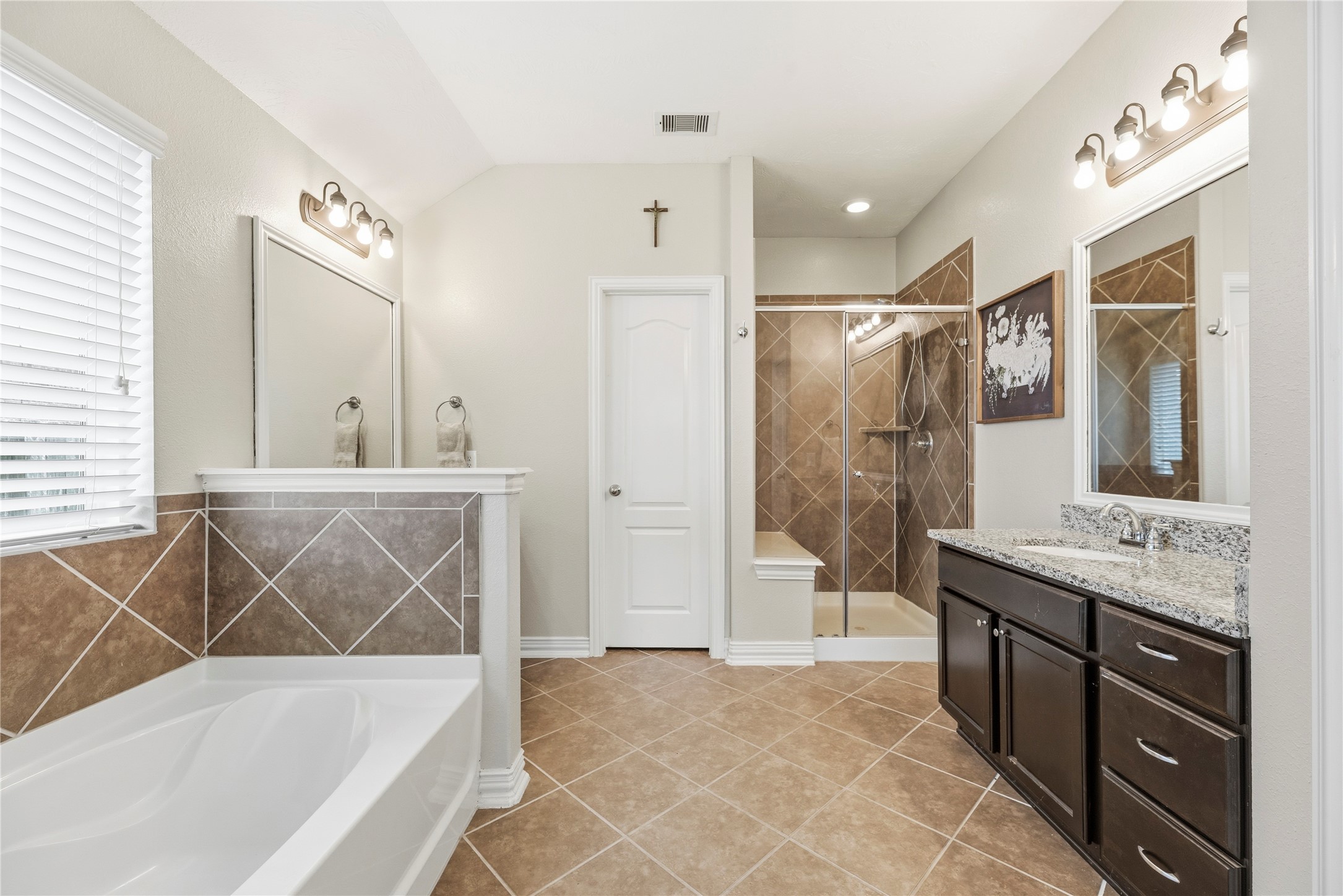 16014 Mark Crest Drive Property Photo 12