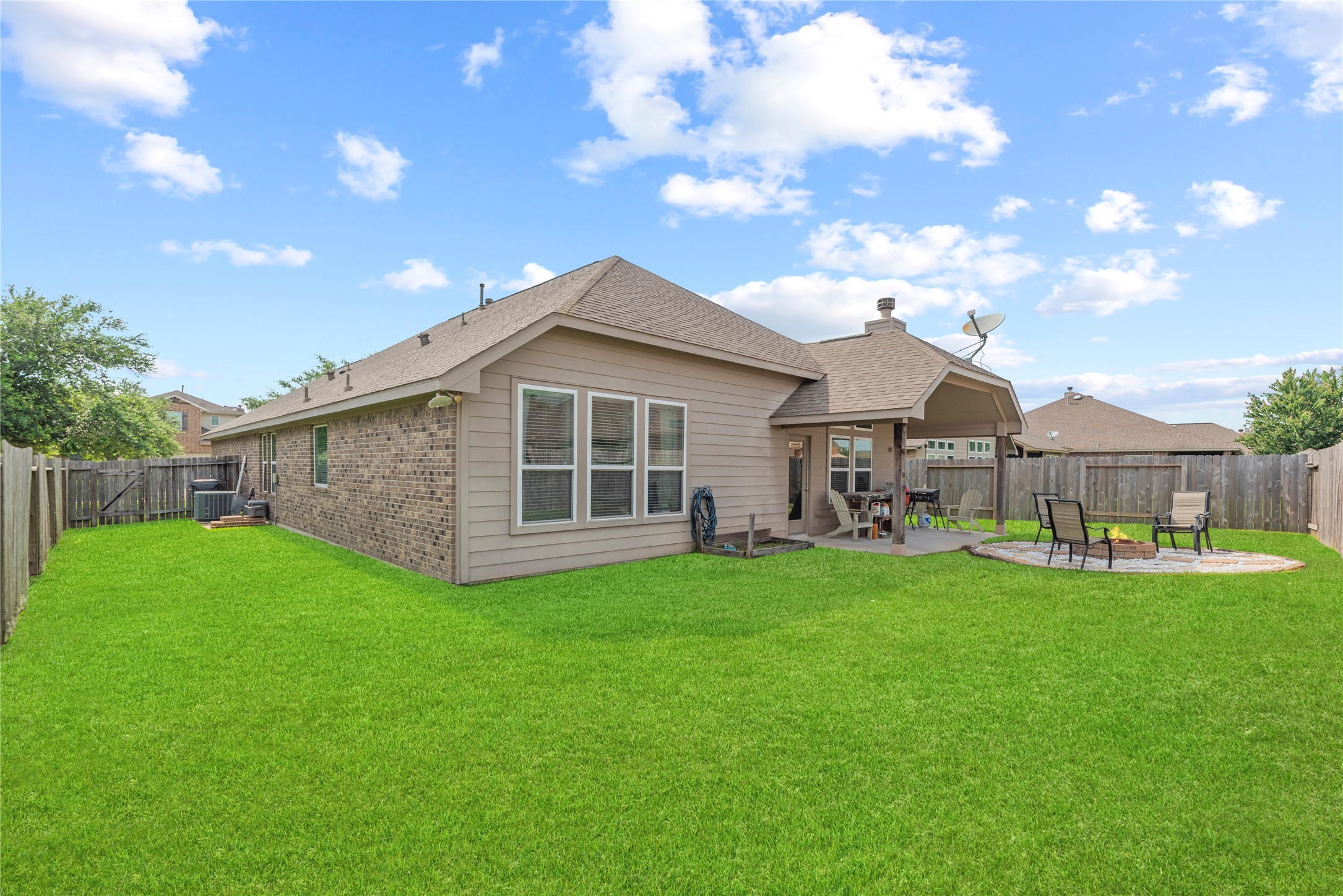 16014 Mark Crest Drive Property Photo 17