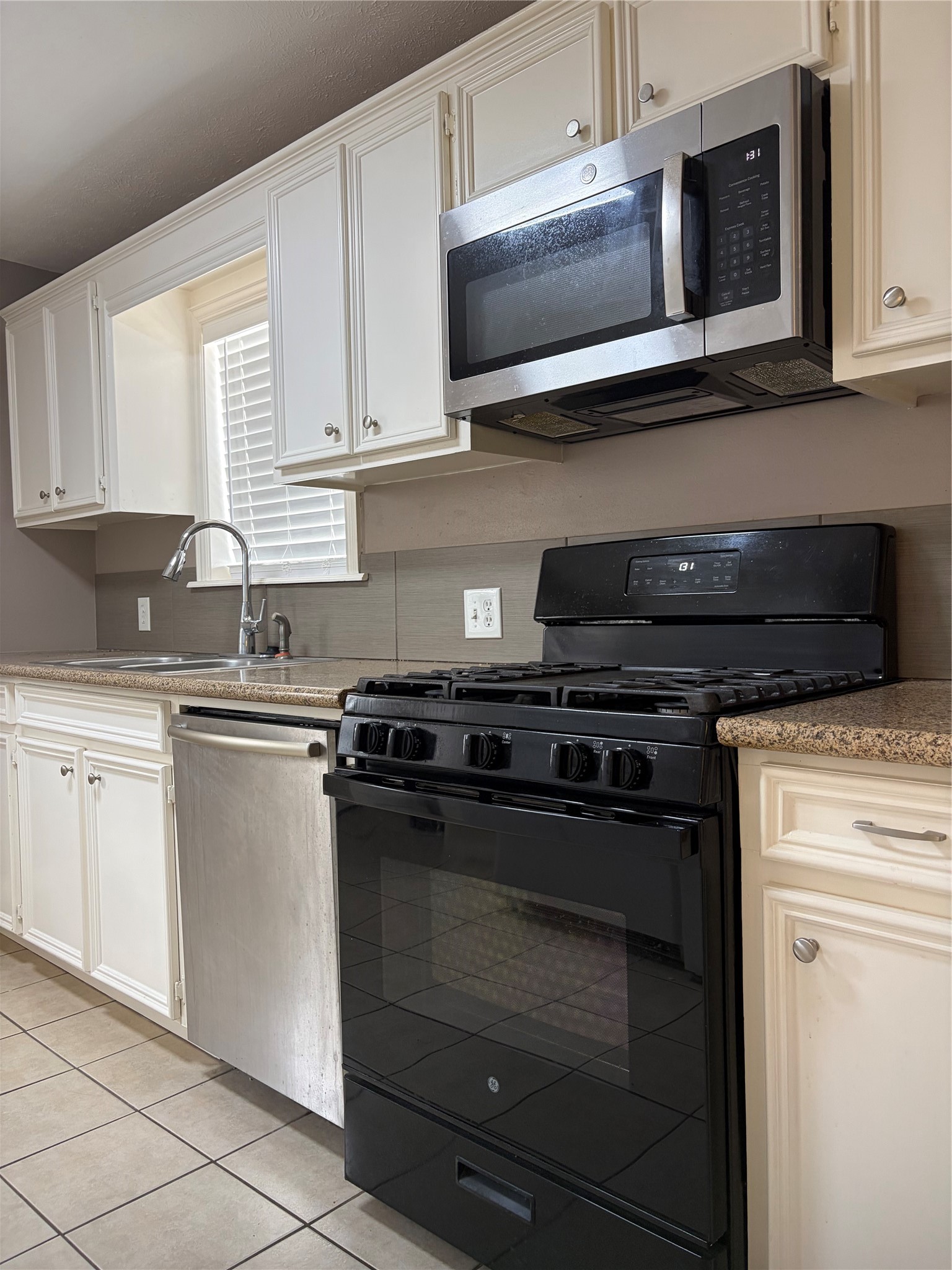 2908 Wentworth Street A Property Photo 8