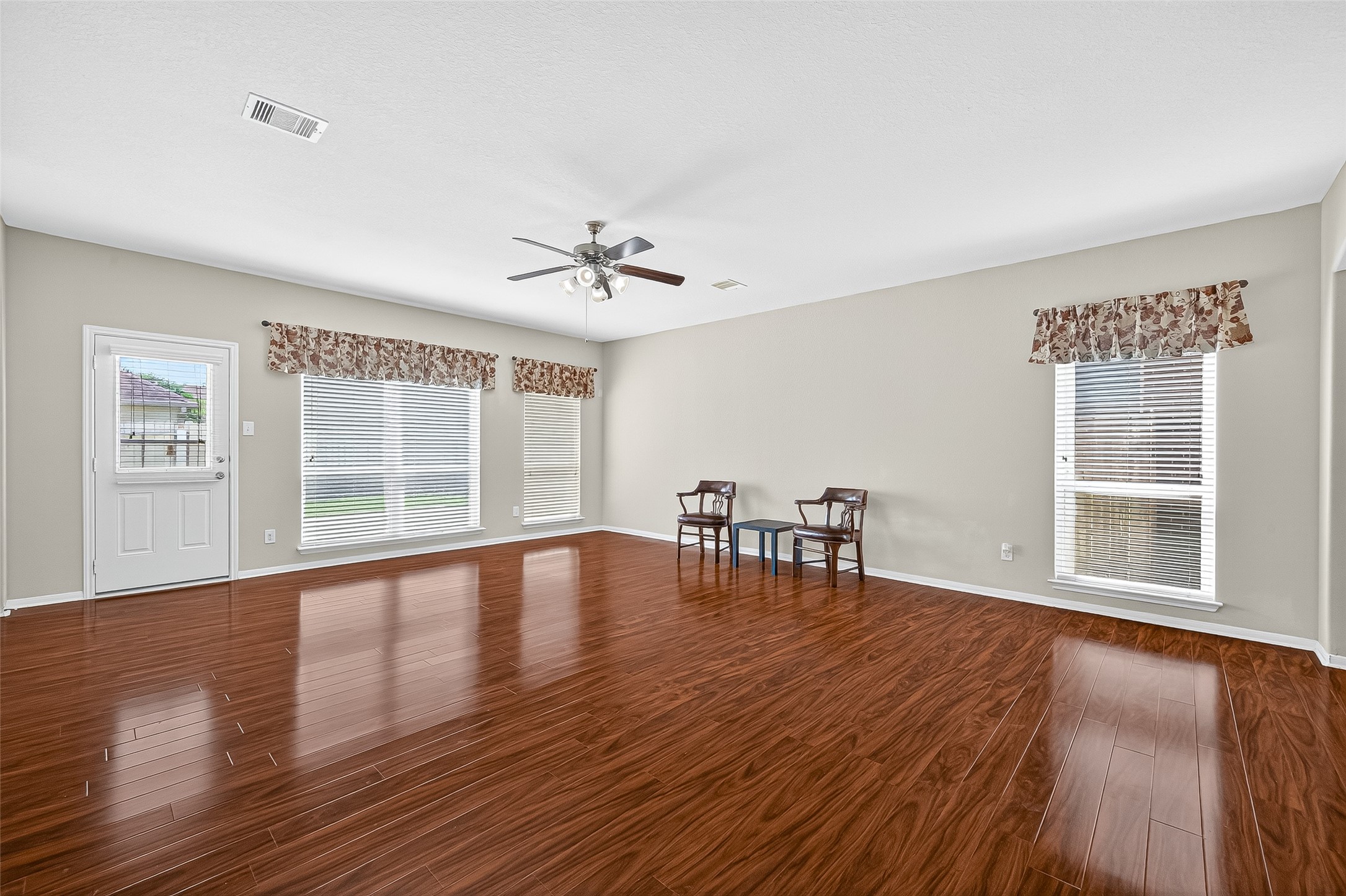 4826 Gingham Check Court Property Photo 8