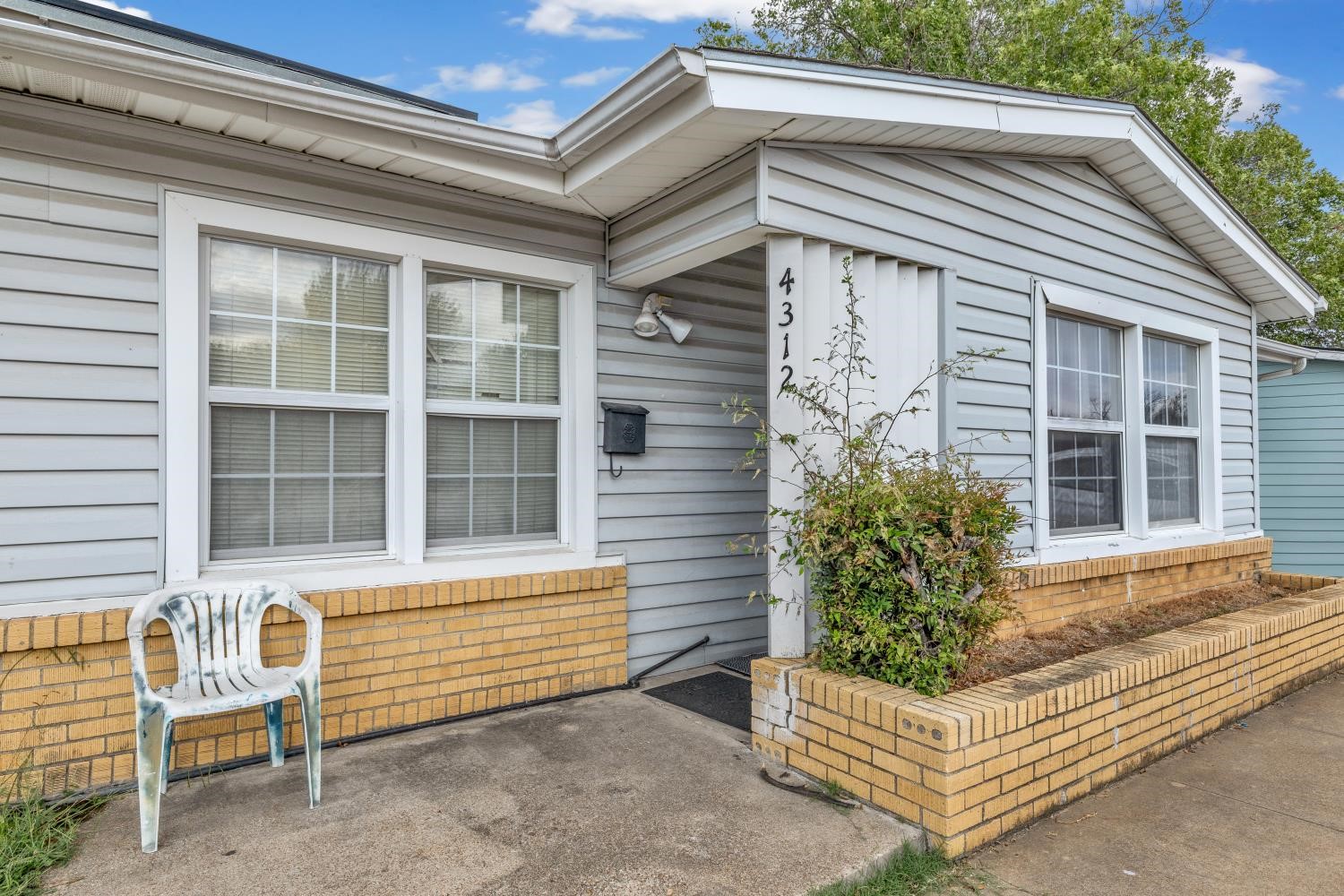 4312 S Hughes Avenue Property Photo 1