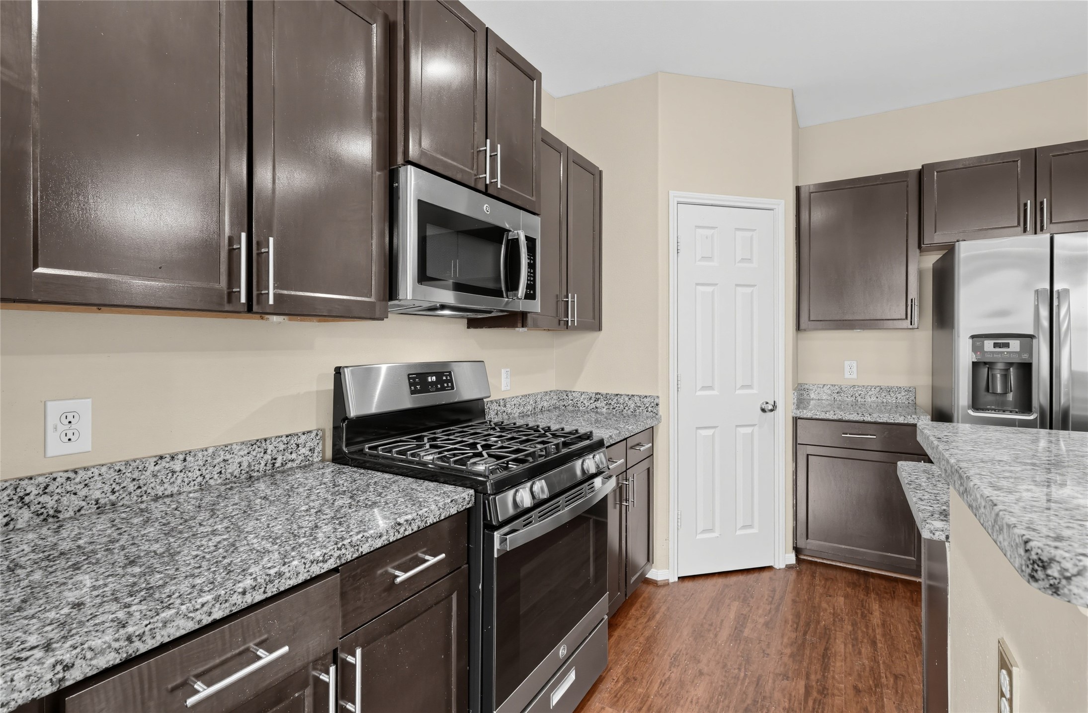 17132 Wilthorne Gardens Court Property Photo 8