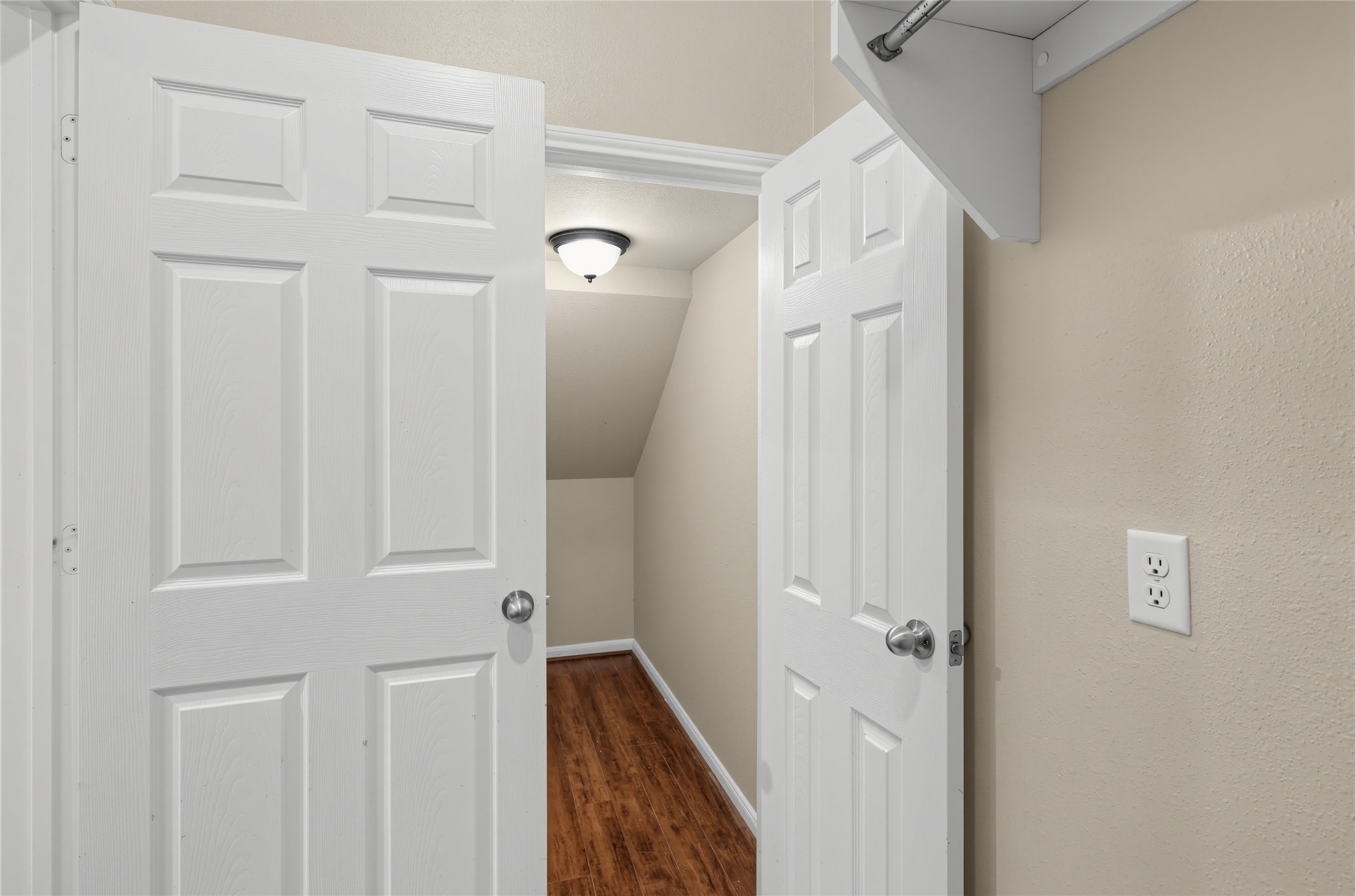 17132 Wilthorne Gardens Court Property Photo 31