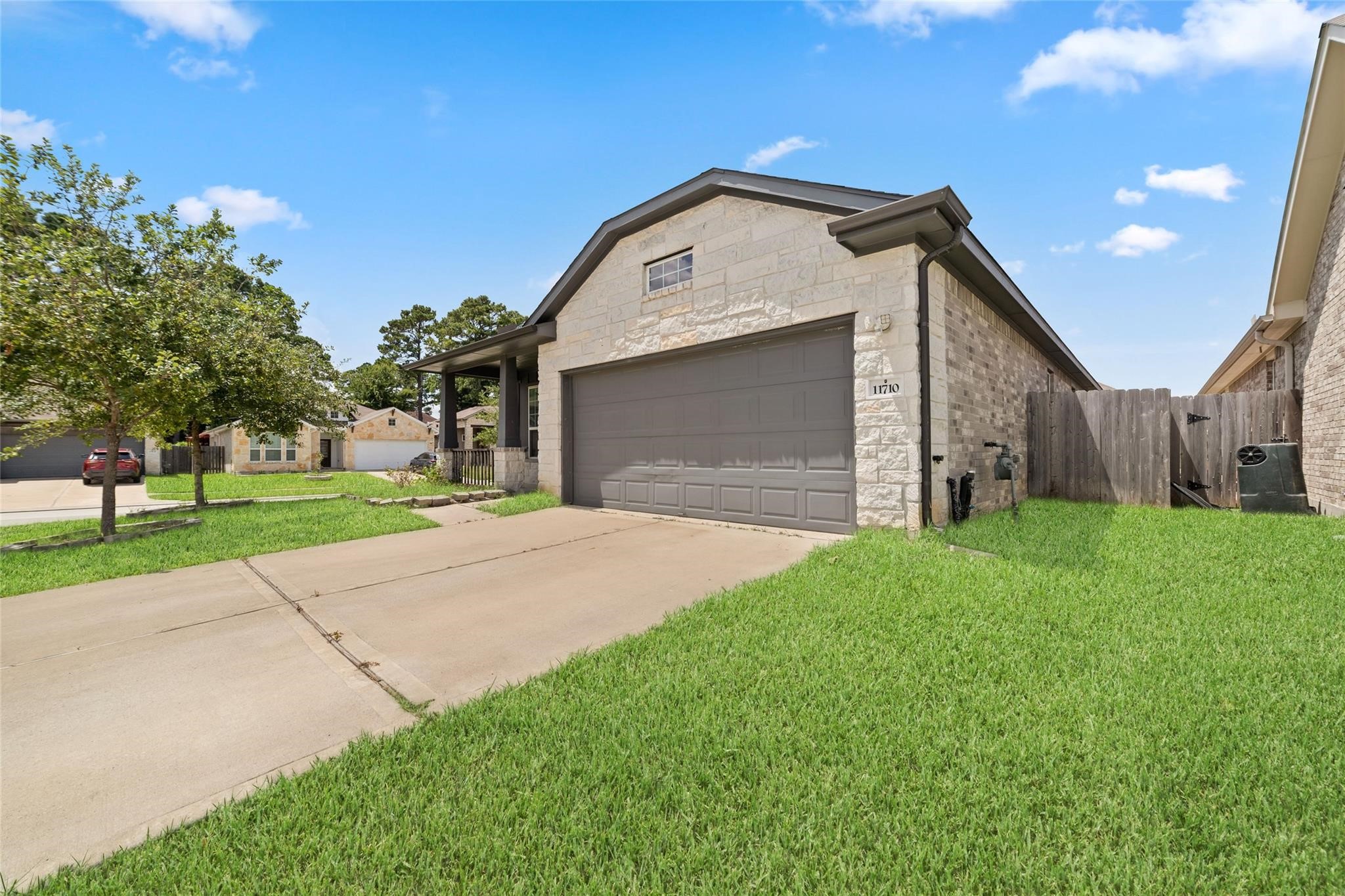 11710 Rosehall Reach Ln Property Photo 2