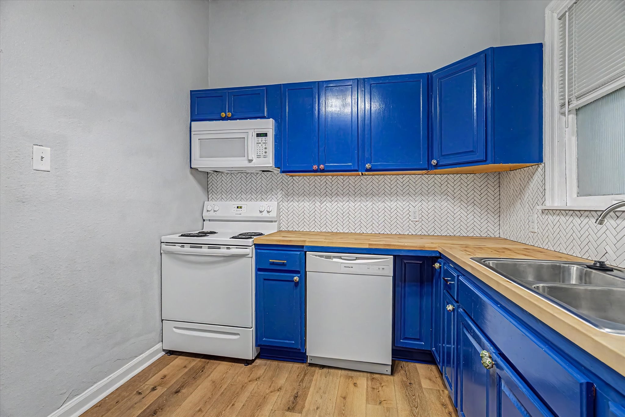 1827 Avenue O 2 Property Photo 11