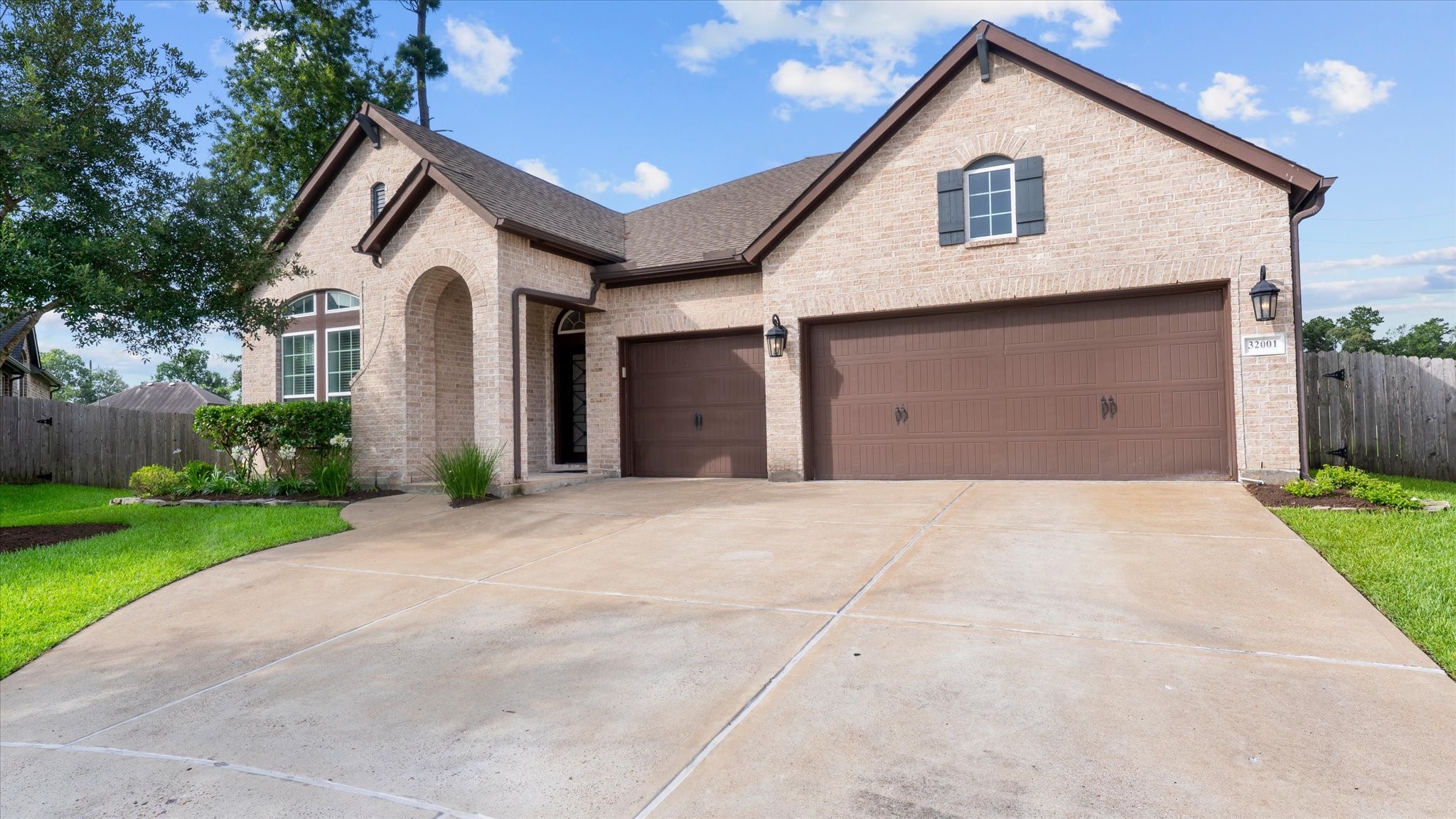32001 Birch Briar Court Property Photo 1