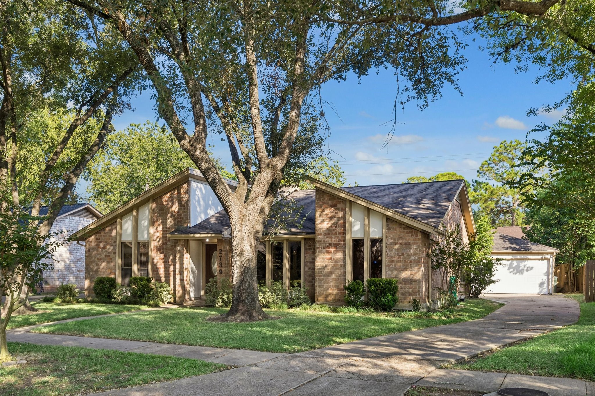 2739 Field Line Drive Property Photo 5