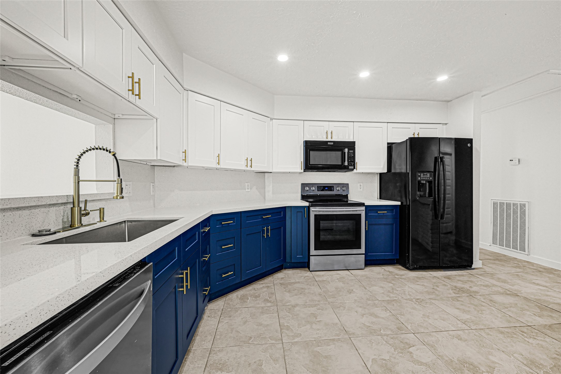 2239 Pilgrims Point Drive Property Photo 4