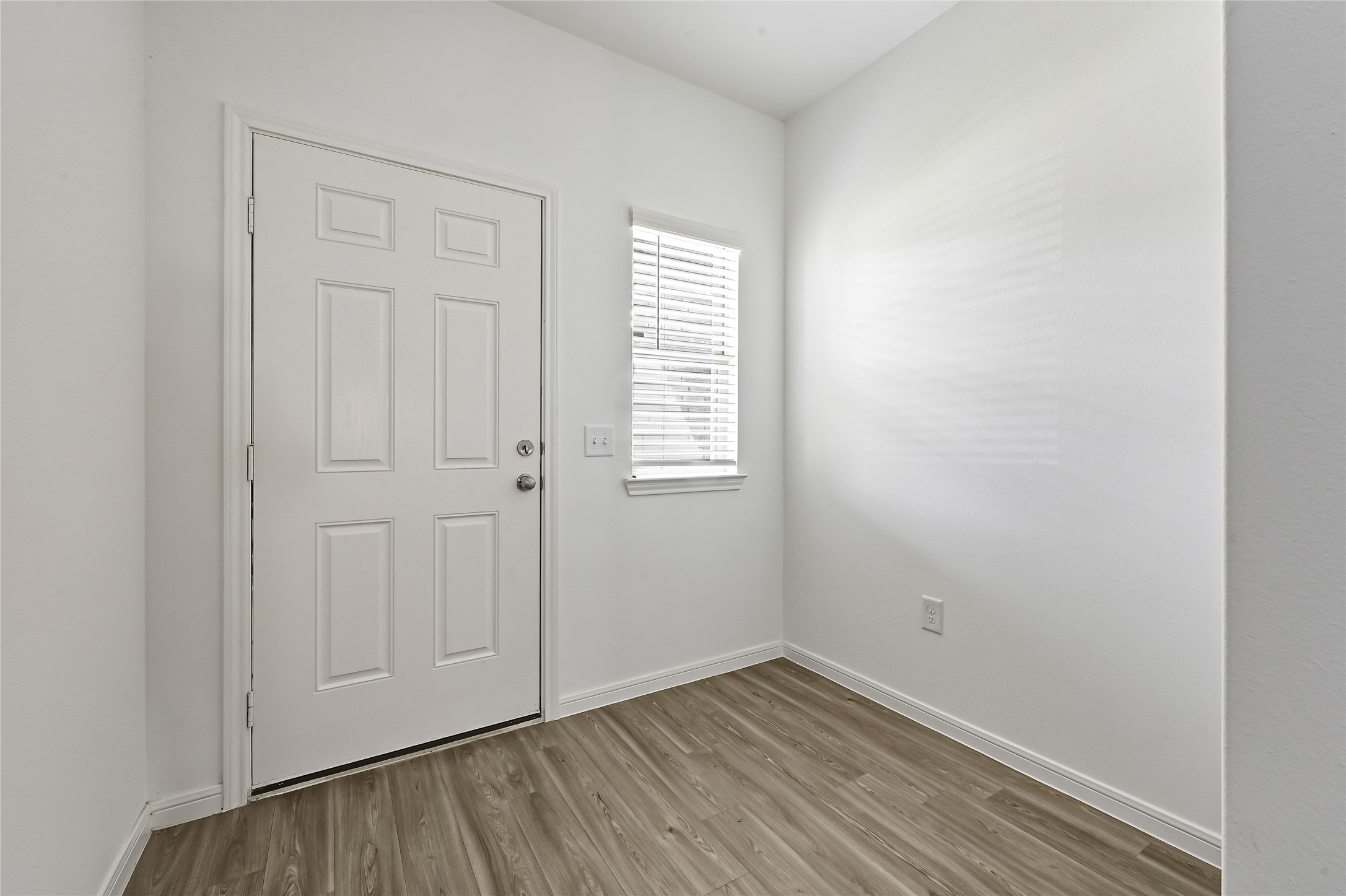 21127 Dolphin Bay Lane Property Photo 5
