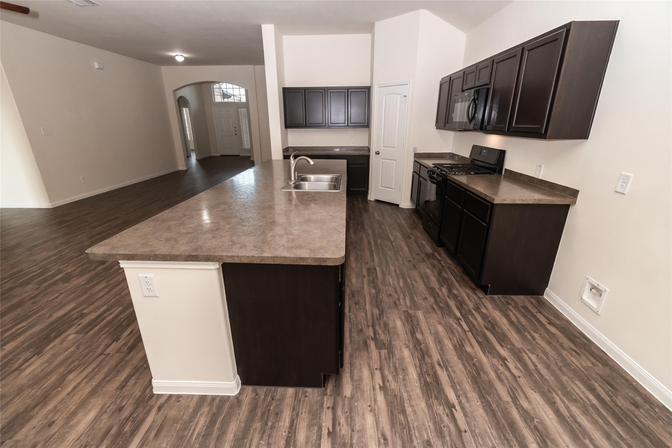 29607 Clover Shore Drive Property Photo 3
