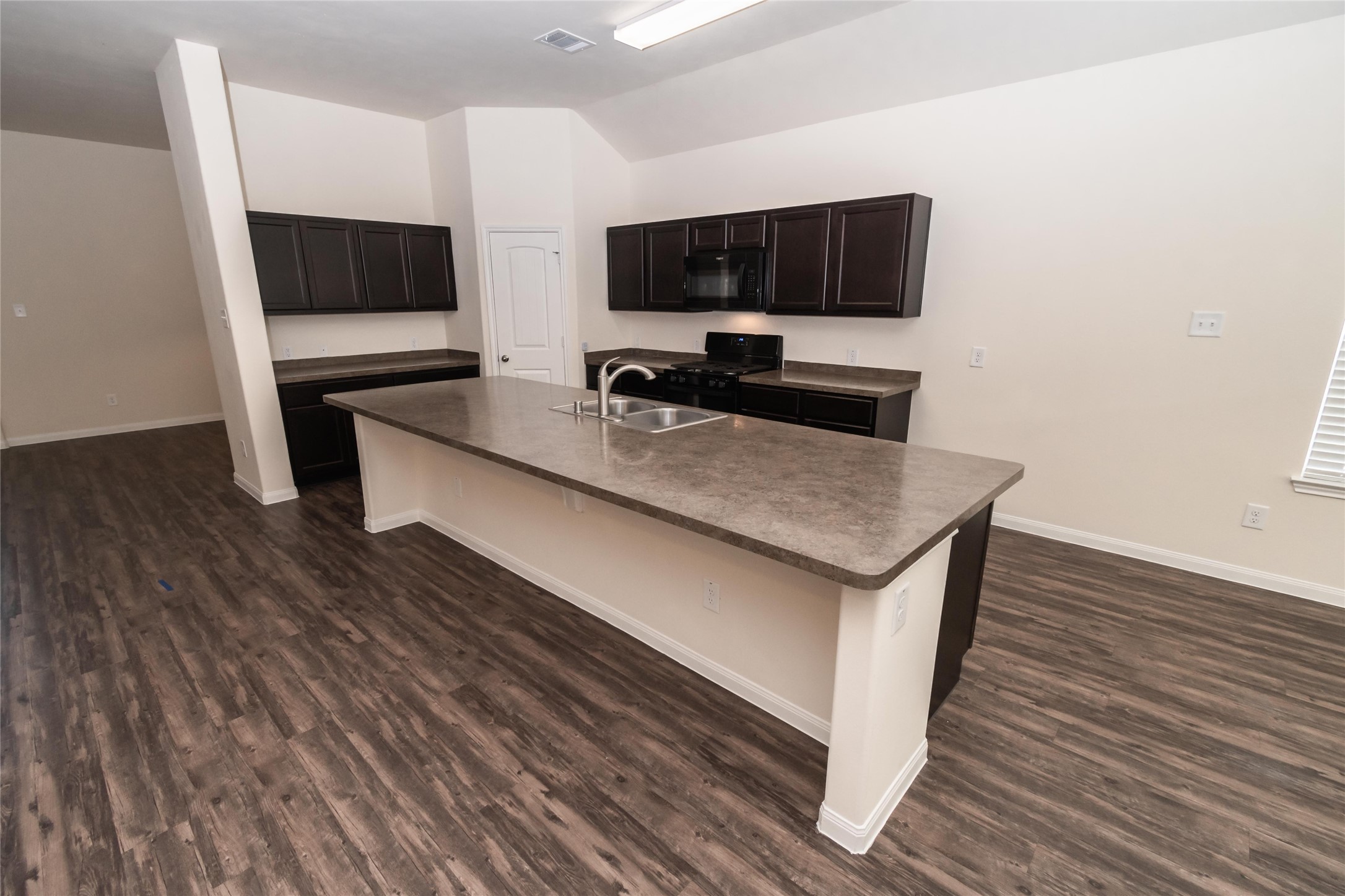 29607 Clover Shore Drive Property Photo 4