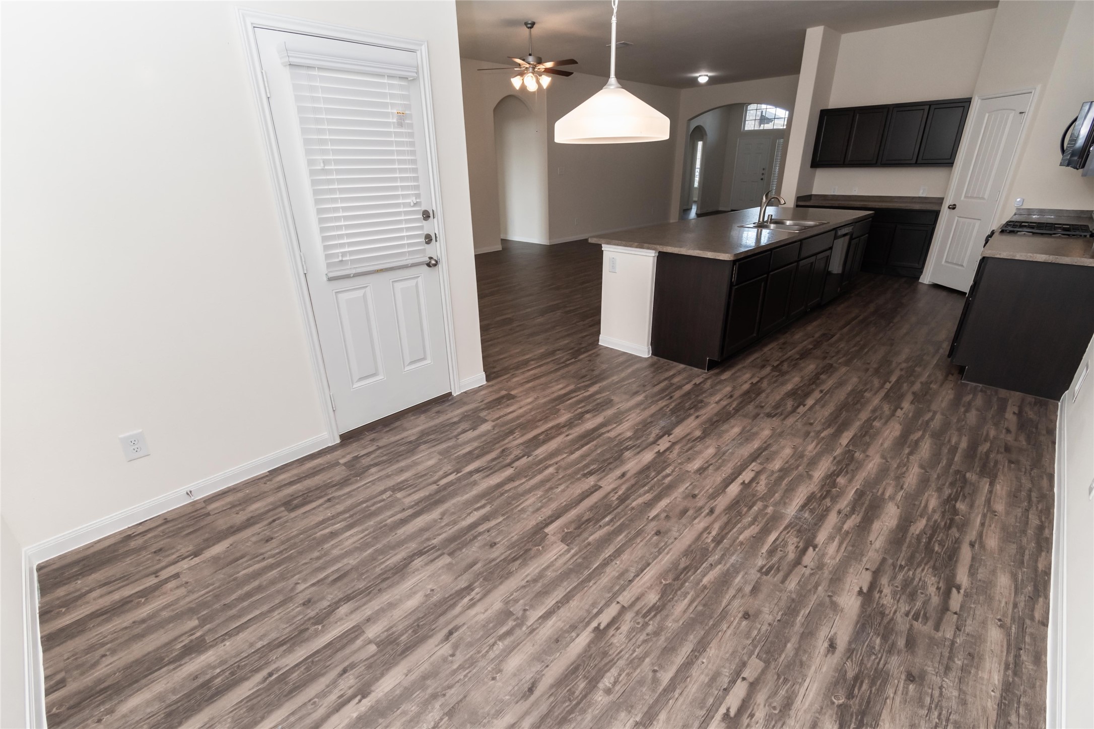 29607 Clover Shore Drive Property Photo 5