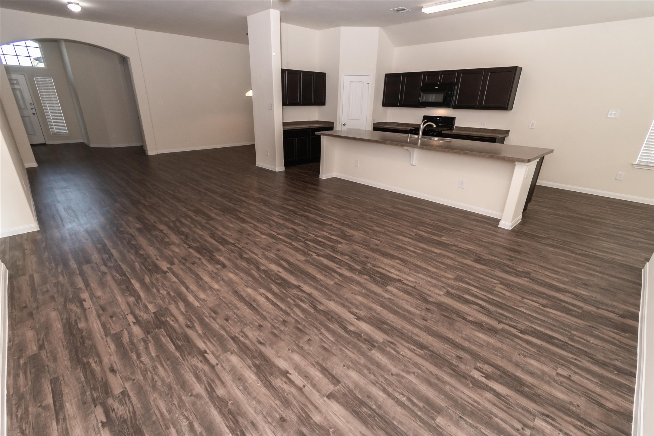29607 Clover Shore Drive Property Photo 7