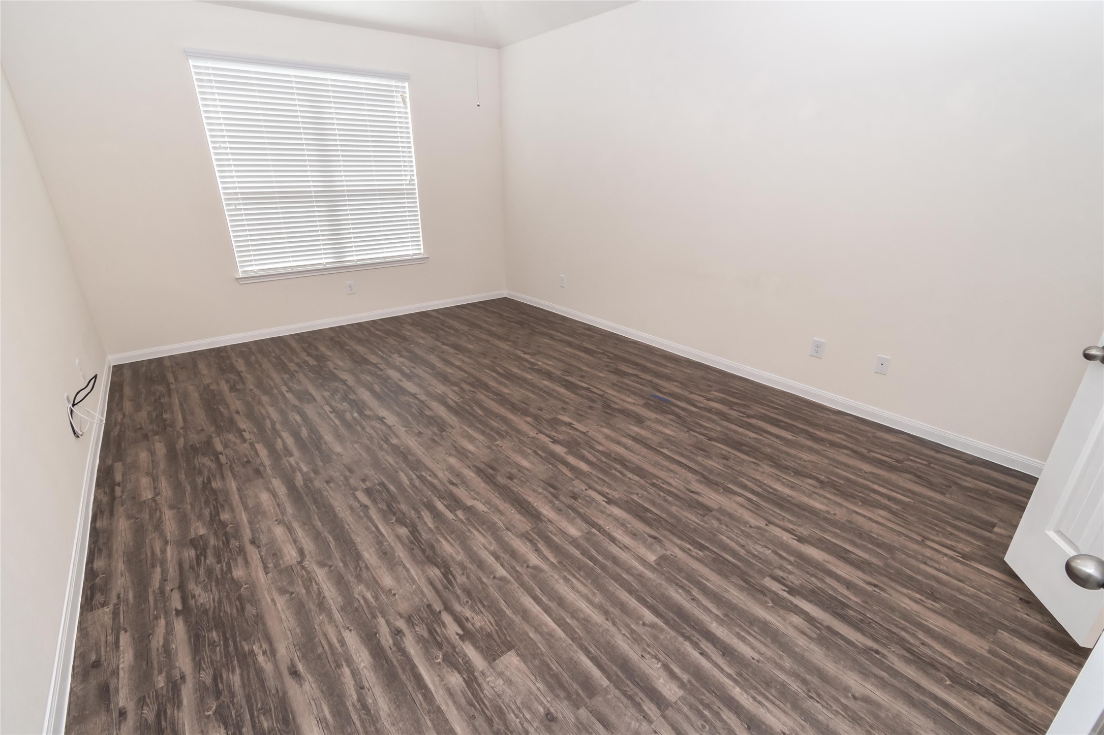 29607 Clover Shore Drive Property Photo 8