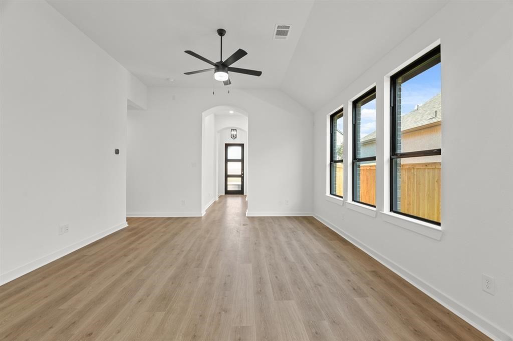 21211 Electric Light Trail Property Photo 5