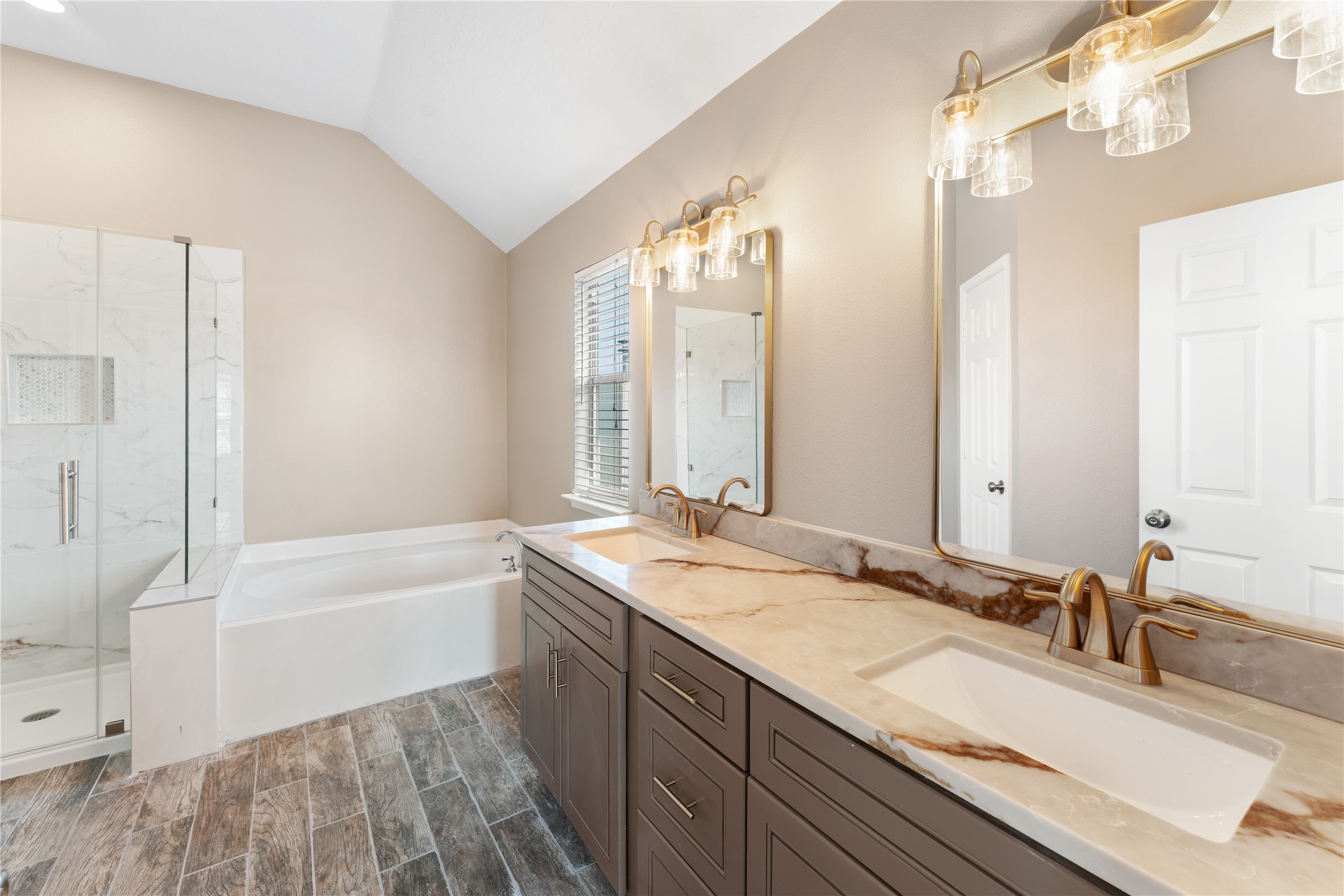 11018 Redhaven Court Property Photo 6