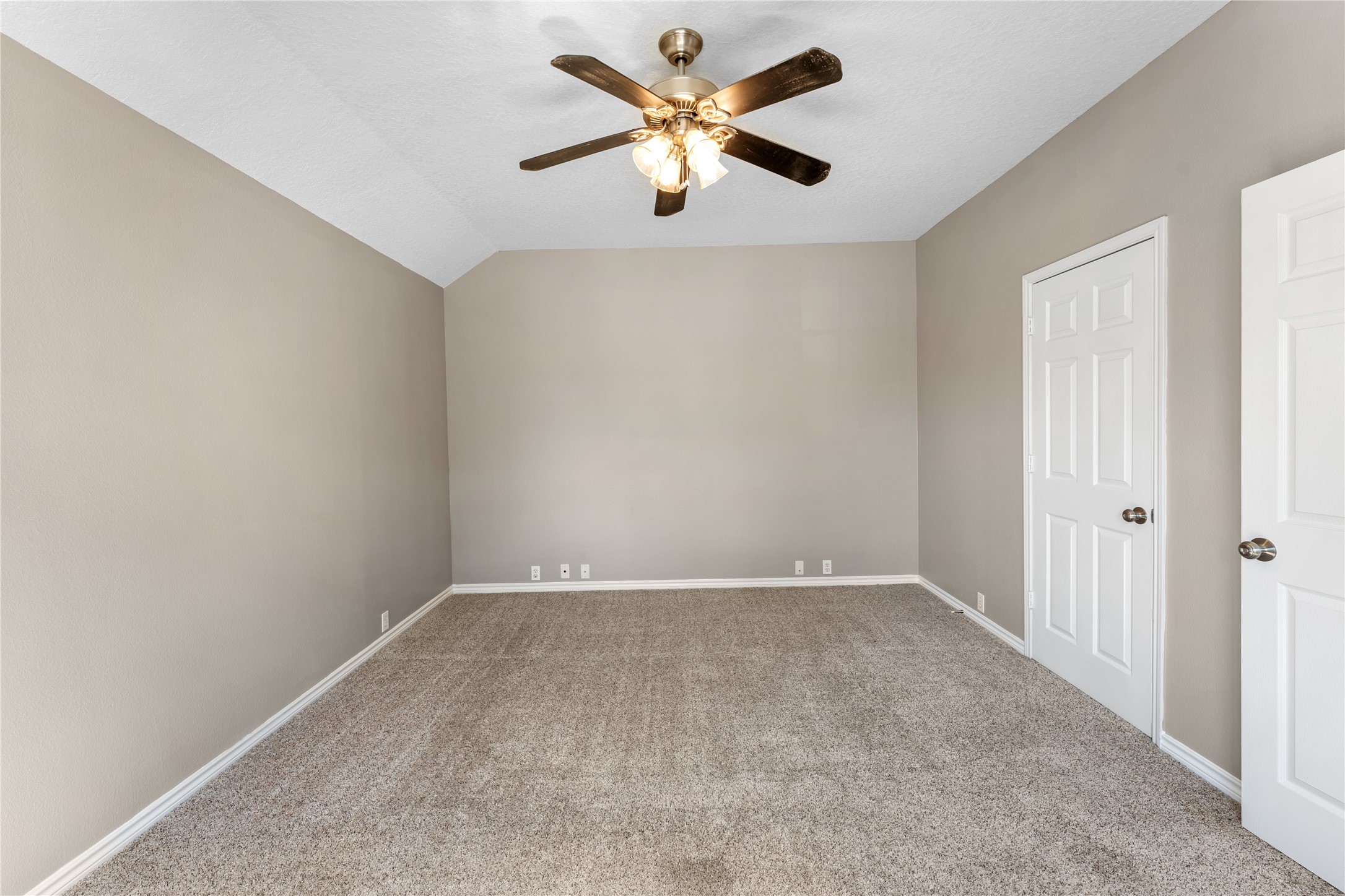 11018 Redhaven Court Property Photo 9