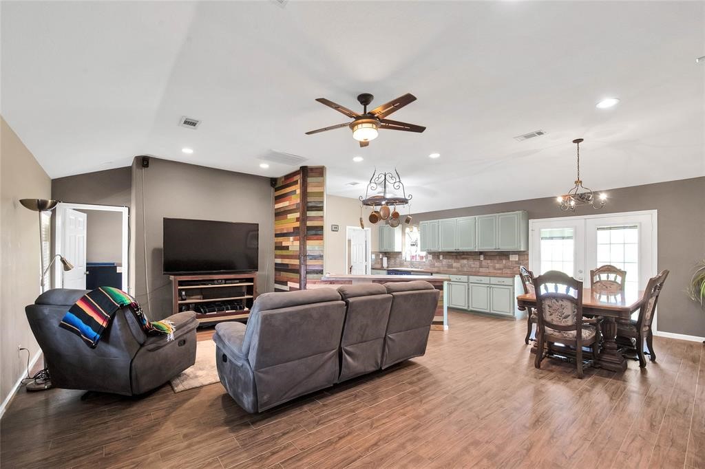 8303 Galler Road Property Photo 7