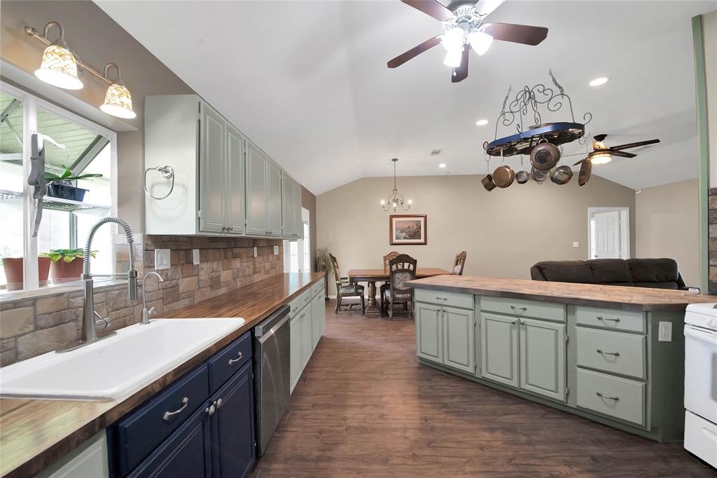 8303 Galler Road Property Photo 10