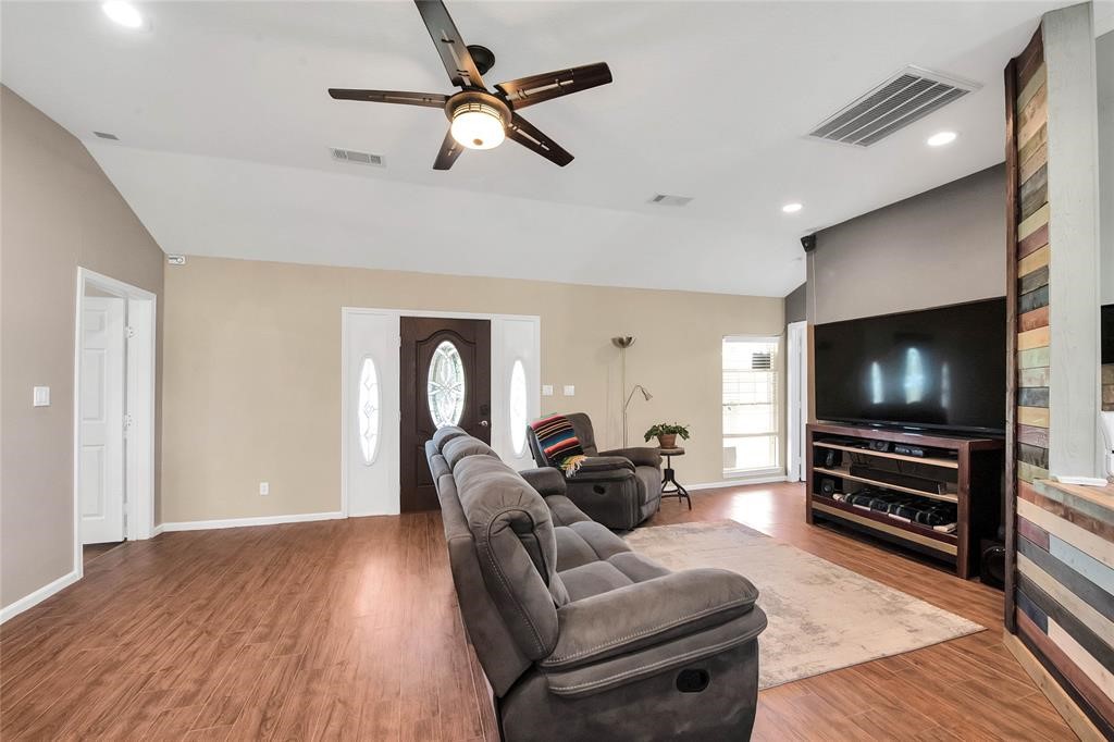 8303 Galler Road Property Photo 14