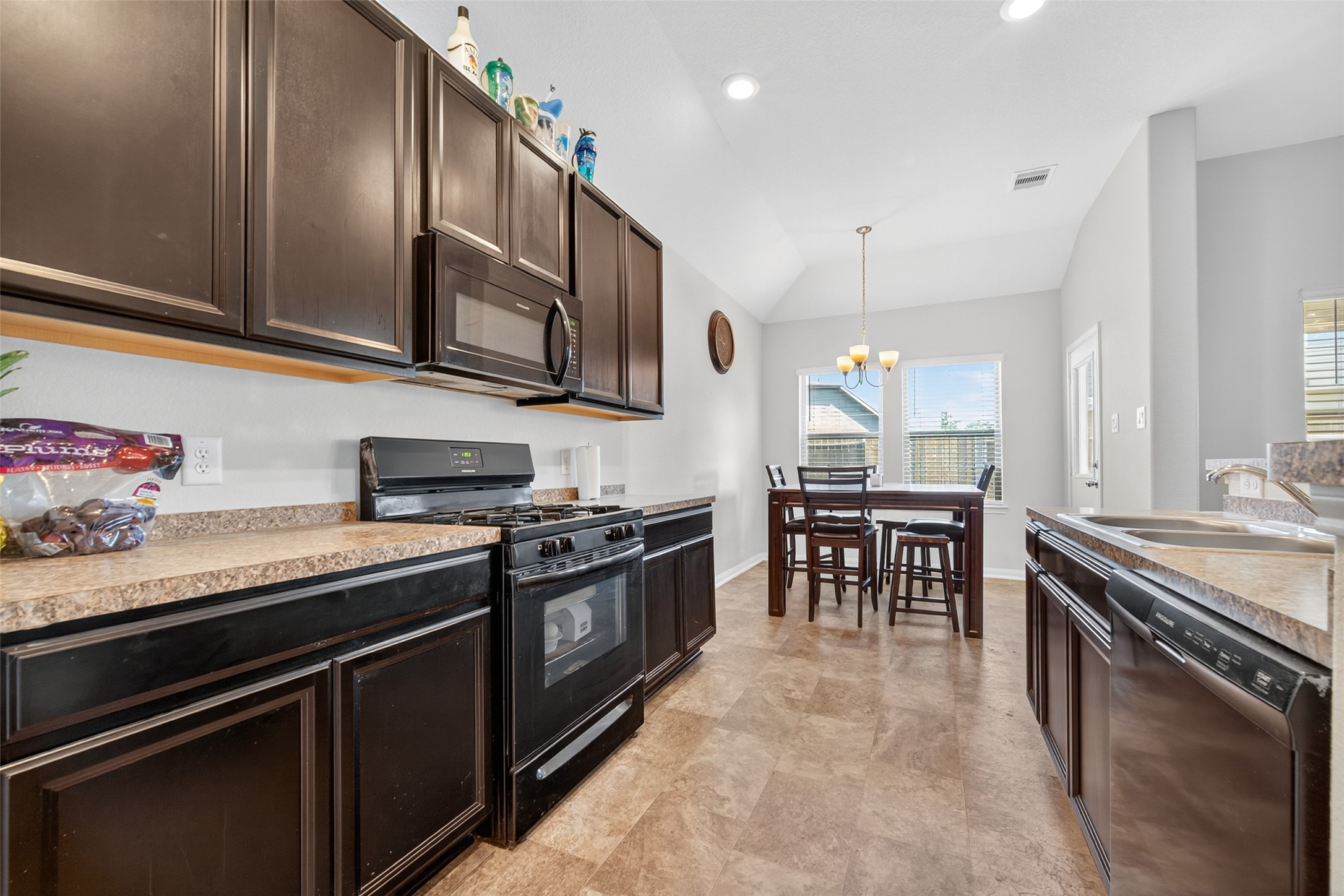 7615 Nevaeh Crest Path Property Photo 15