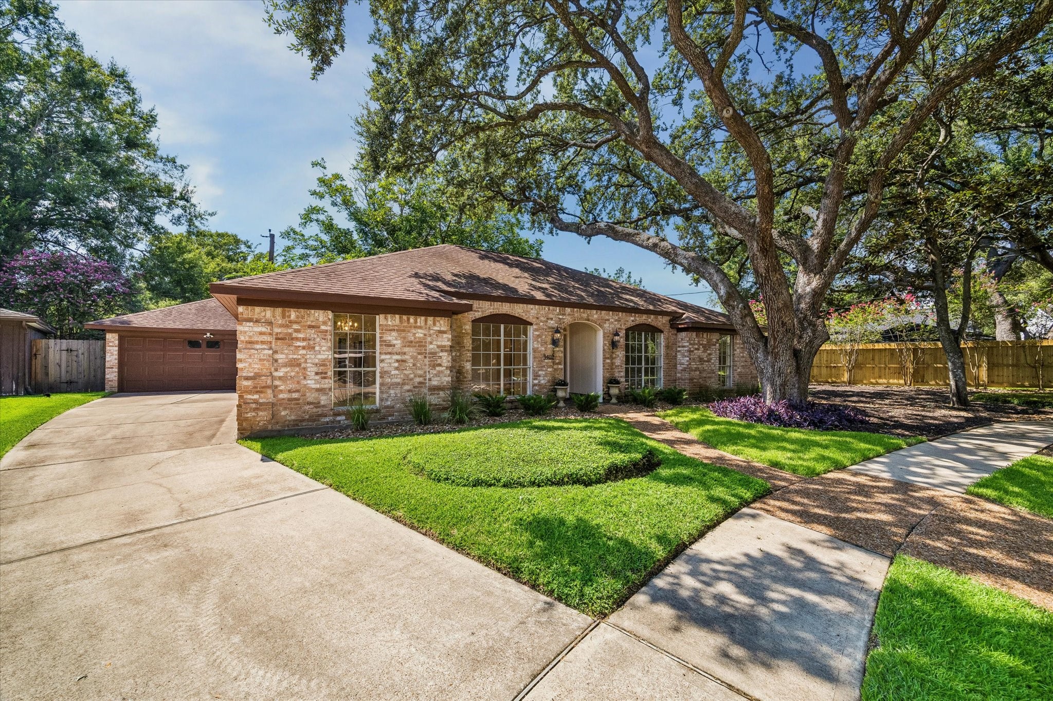9402 Brig O Doon Circle Property Photo 3