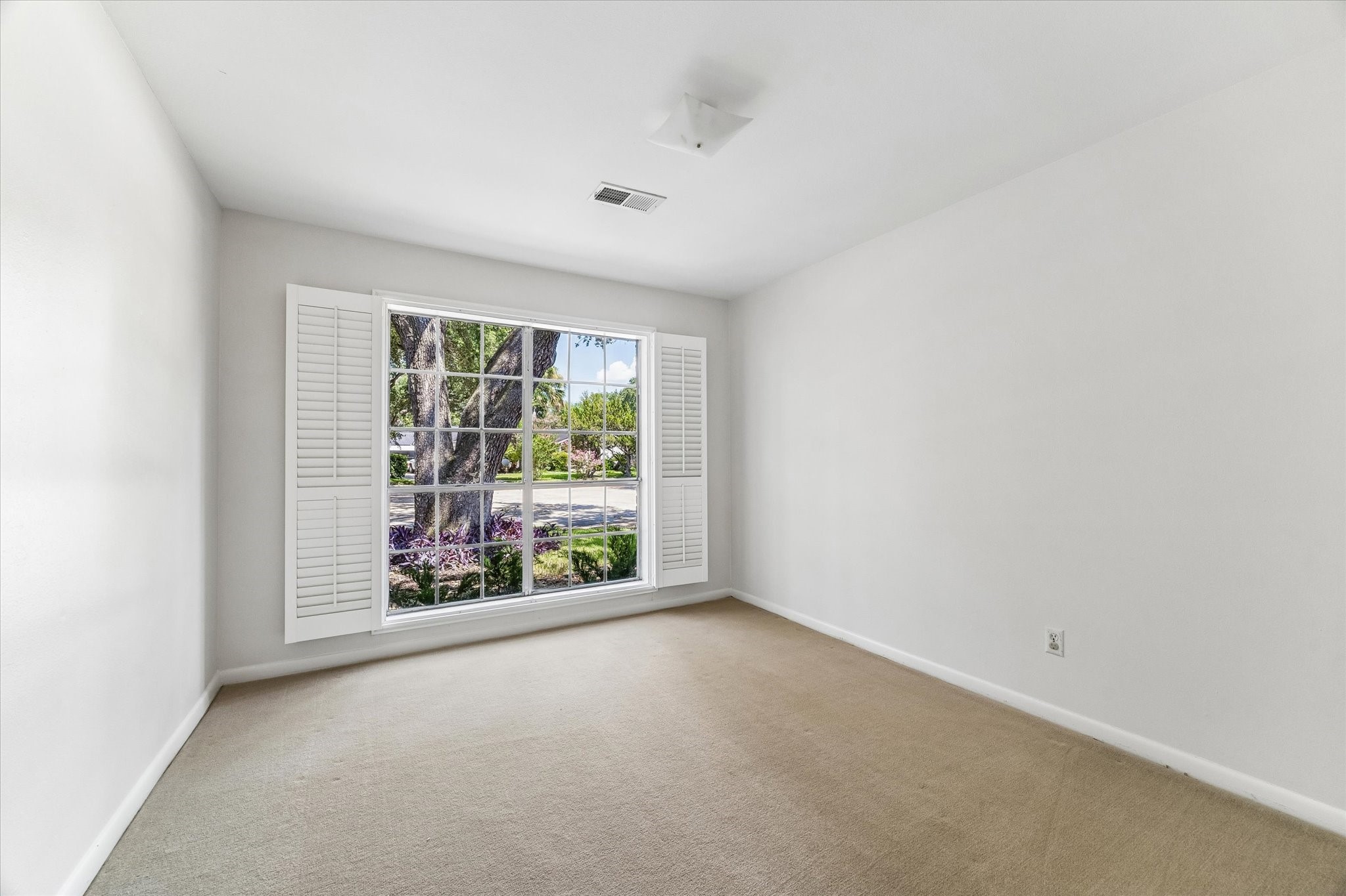9402 Brig O Doon Circle Property Photo 6