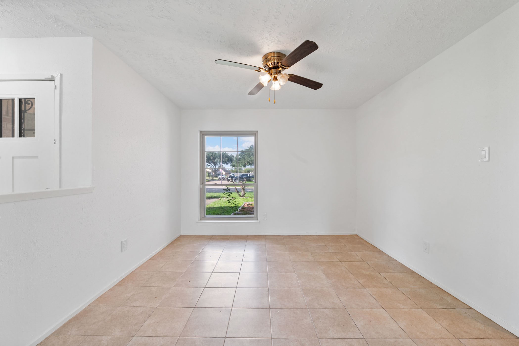 1435 Lazy Spring Drive Property Photo 6