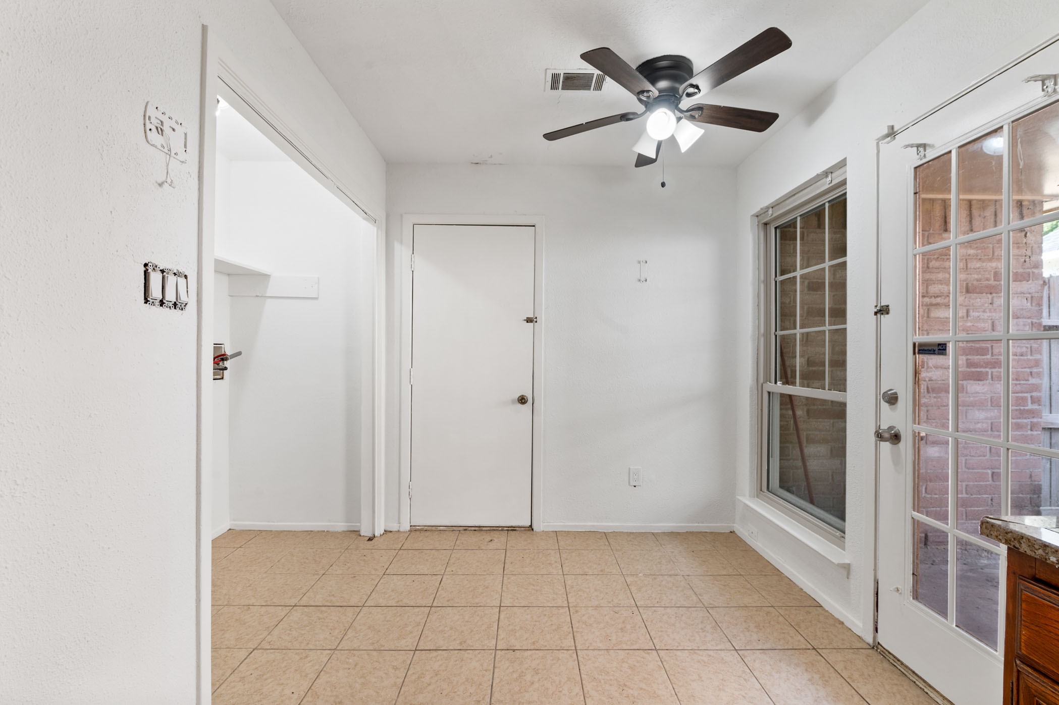 1435 Lazy Spring Drive Property Photo 7
